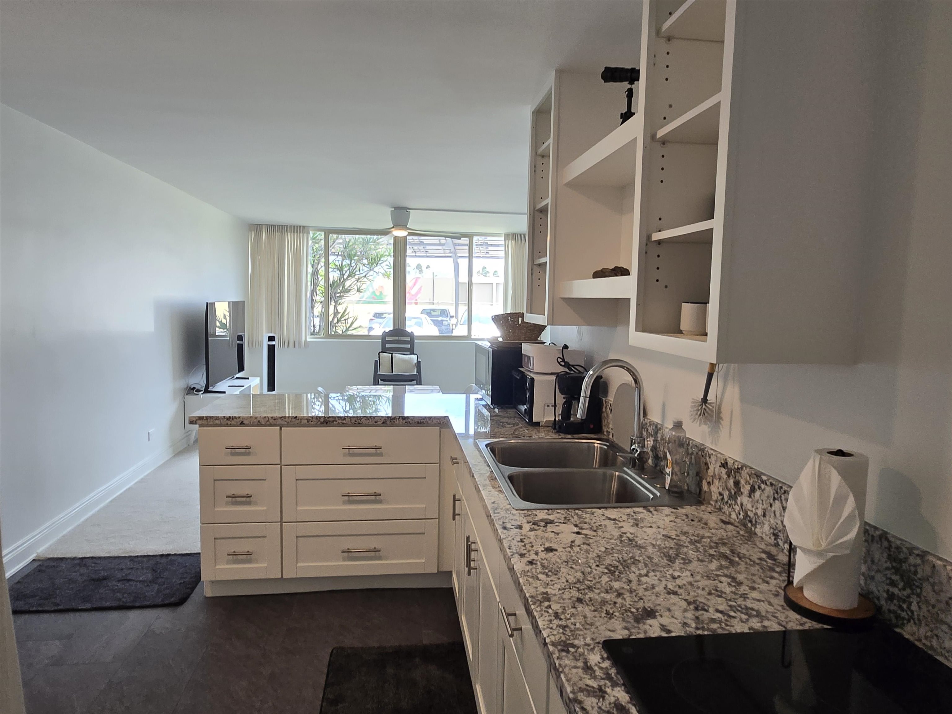 Harbor Lights condo # B-114, Kahului, Hawaii - photo 2 of 11