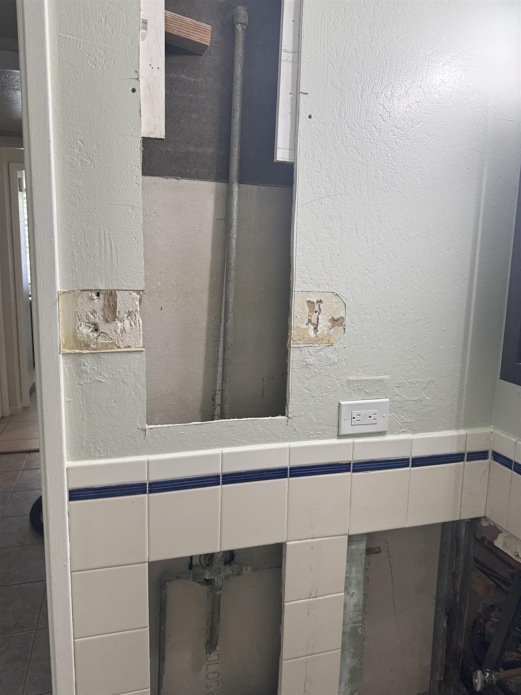 Harbor Lights condo # B-213, Kahului, Hawaii - photo 22 of 28