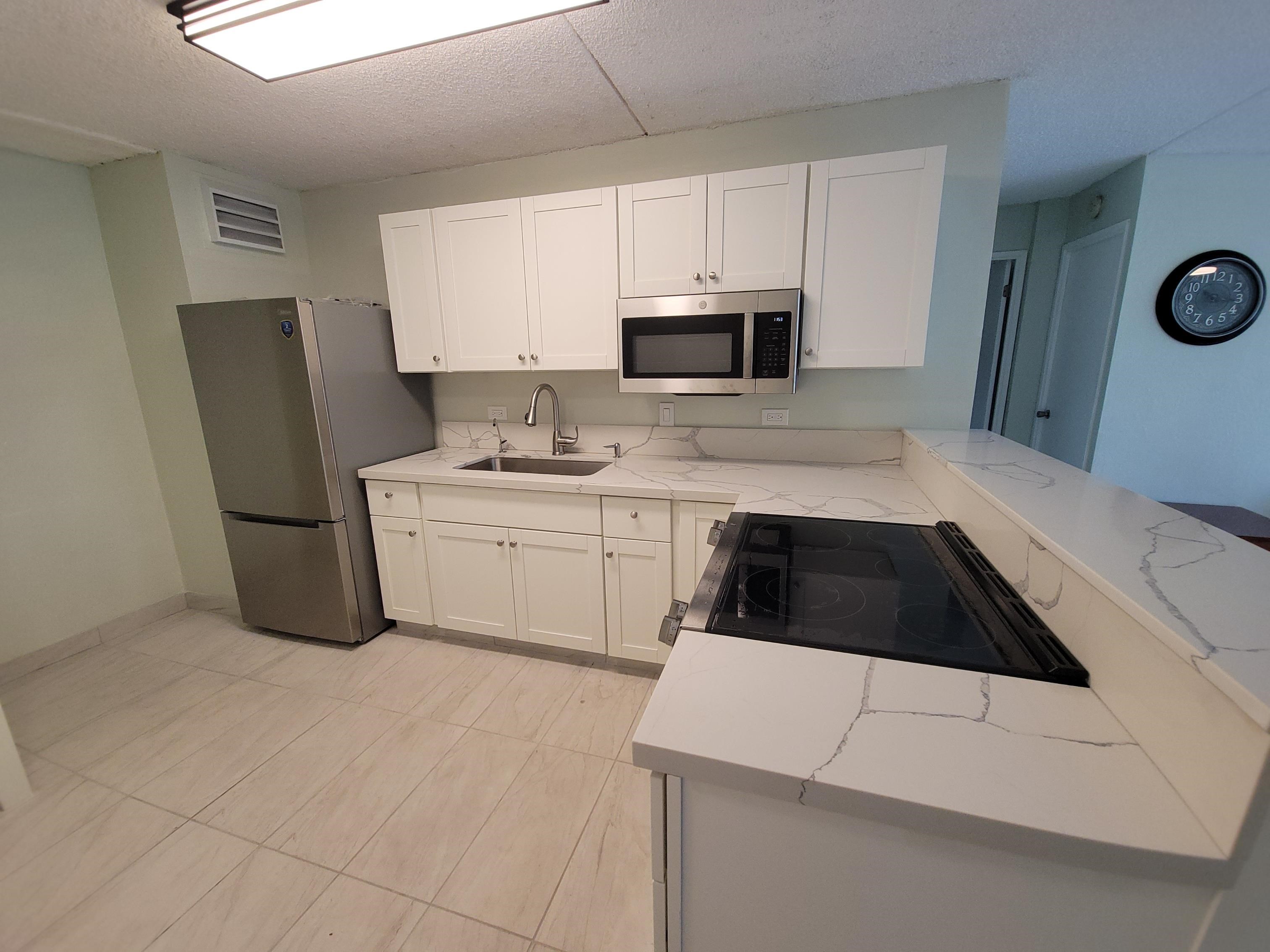 Harbor Lights condo # B-213, Kahului, Hawaii - photo 4 of 28