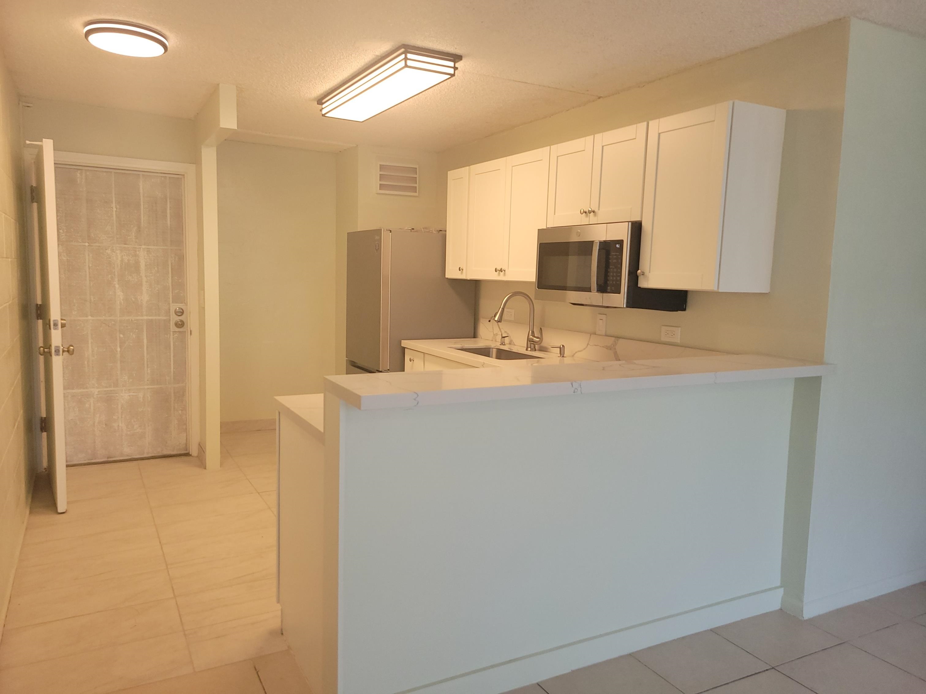 Harbor Lights condo # B-213, Kahului, Hawaii - photo 6 of 28