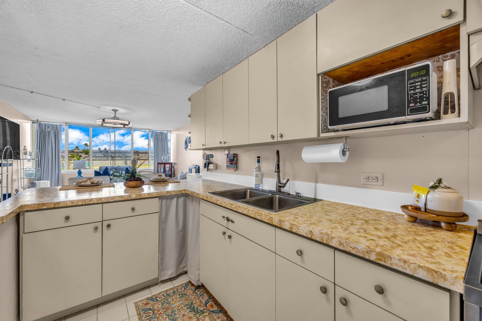 Harbor Lights condo # B214, Kahului, Hawaii - photo 6 of 41