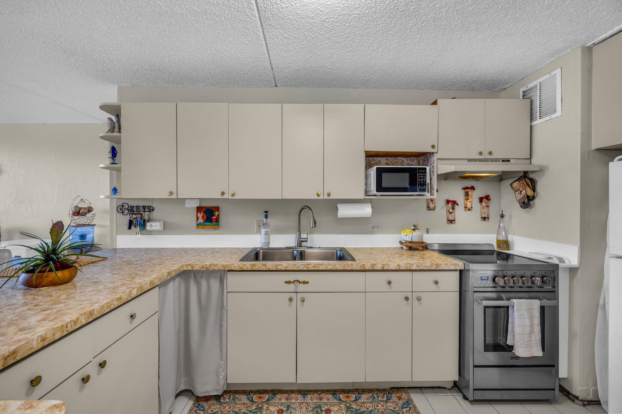 Harbor Lights condo # B214, Kahului, Hawaii - photo 10 of 41