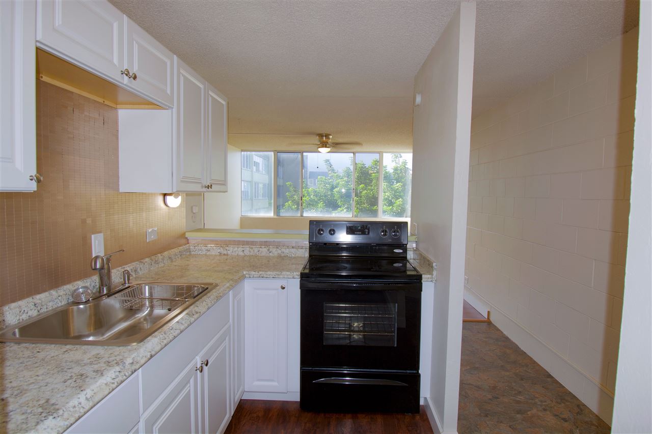 Harbor Lights condo # B-301, Kahului, Hawaii - photo 6 of 18