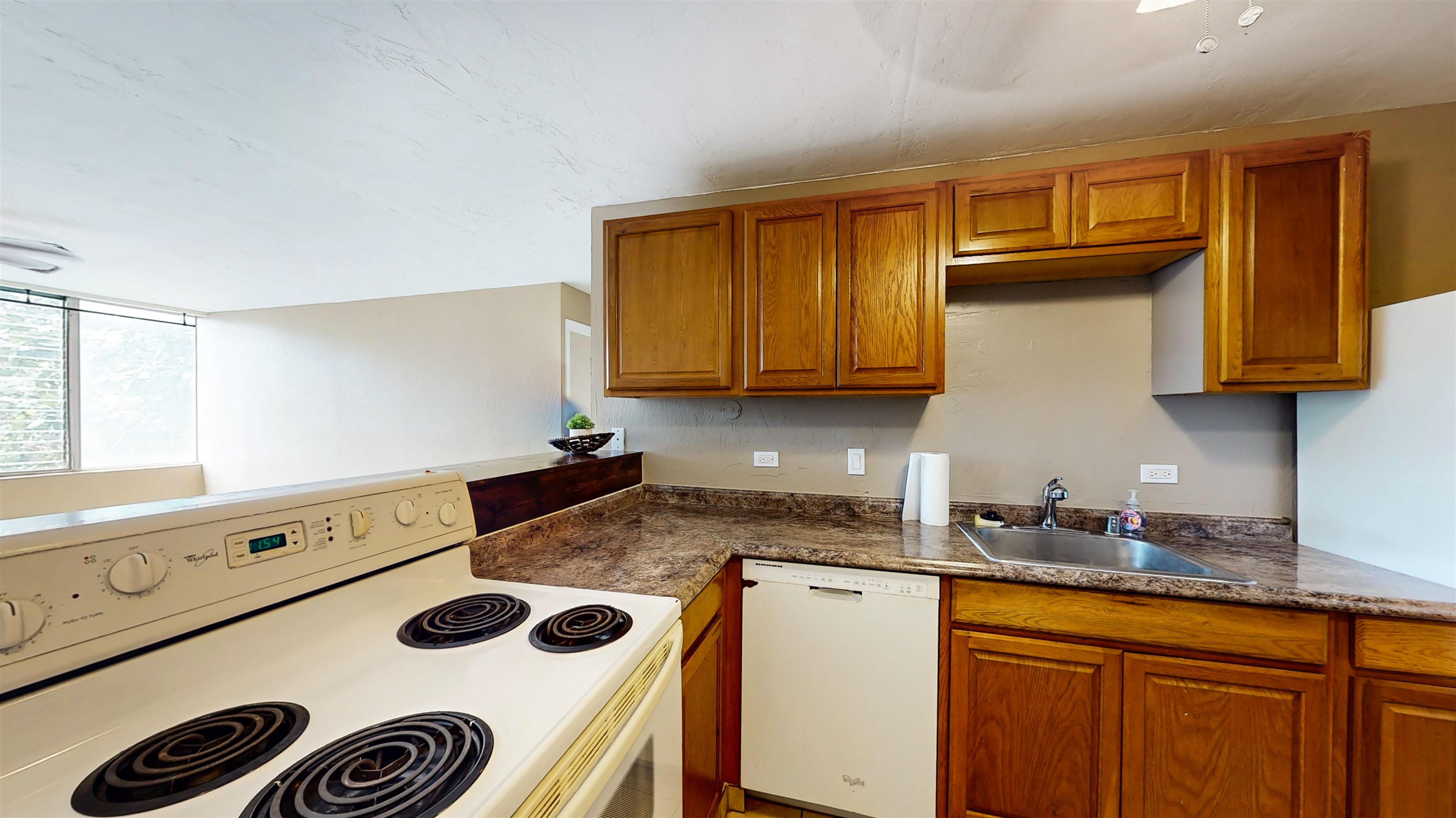 Harbor Lights condo # B303, Kahului, Hawaii - photo 2 of 21