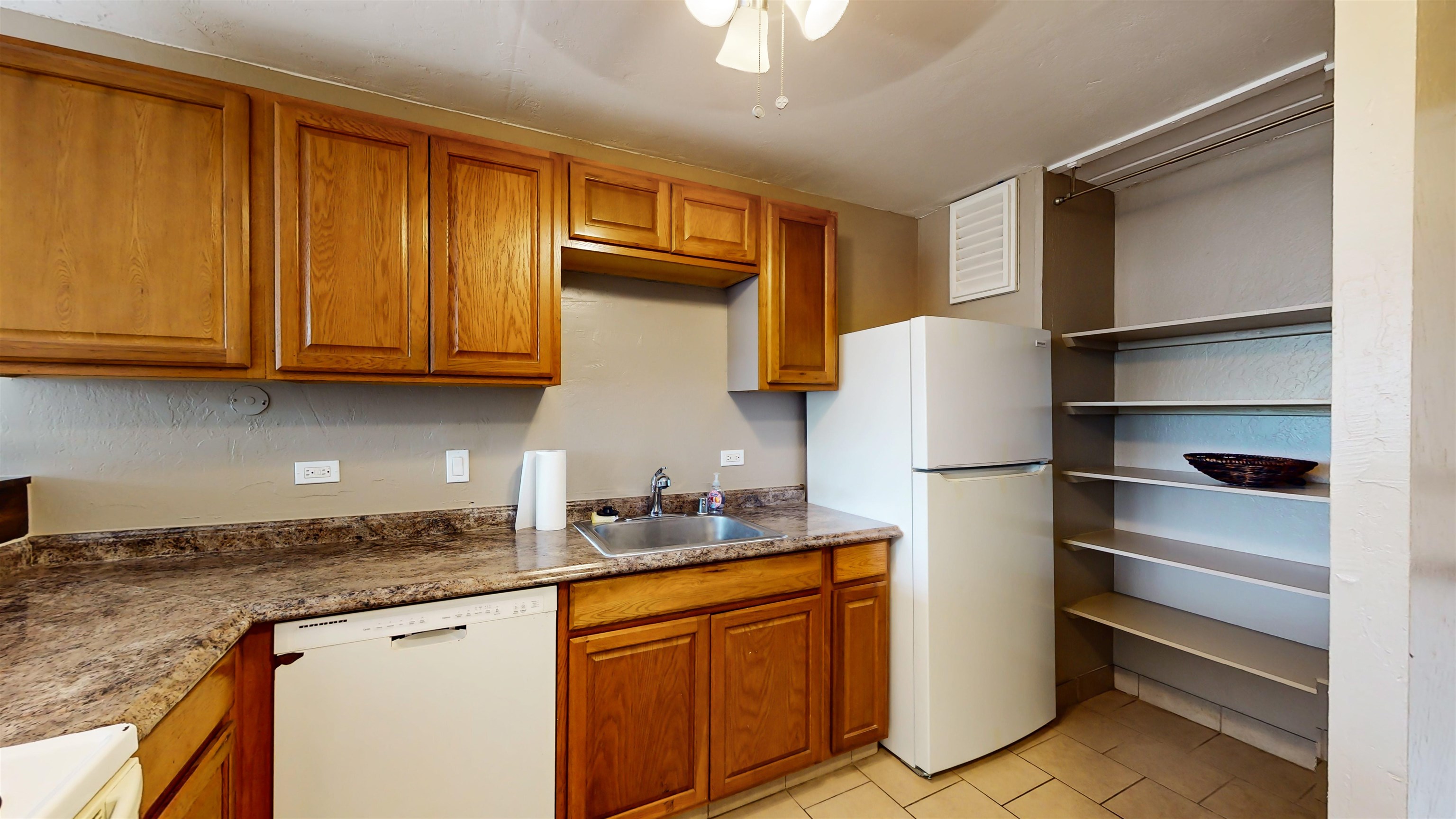 Harbor Lights condo # B303, Kahului, Hawaii - photo 3 of 21