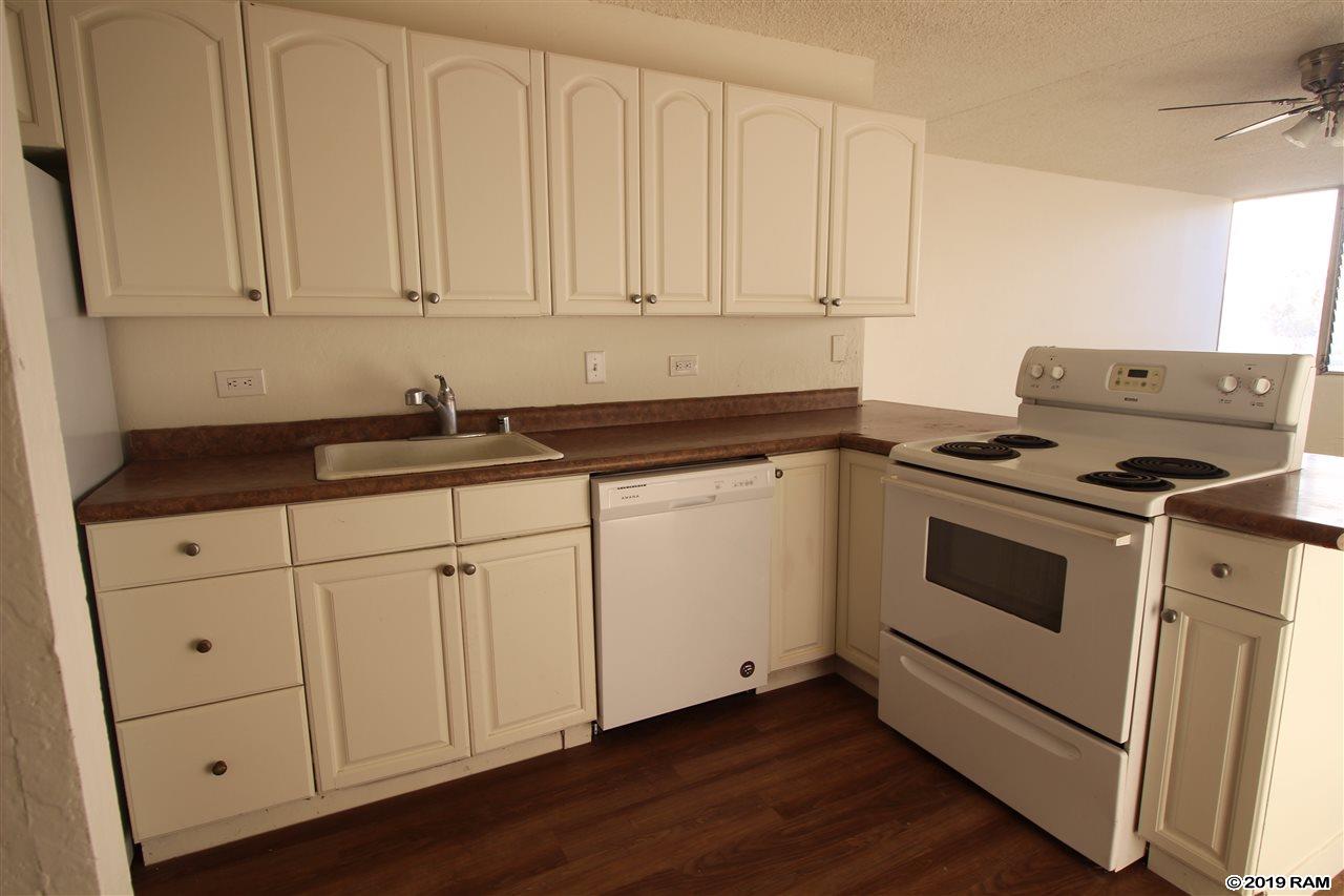 Harbor Lights condo # B304, Kahului, Hawaii - photo 4 of 21