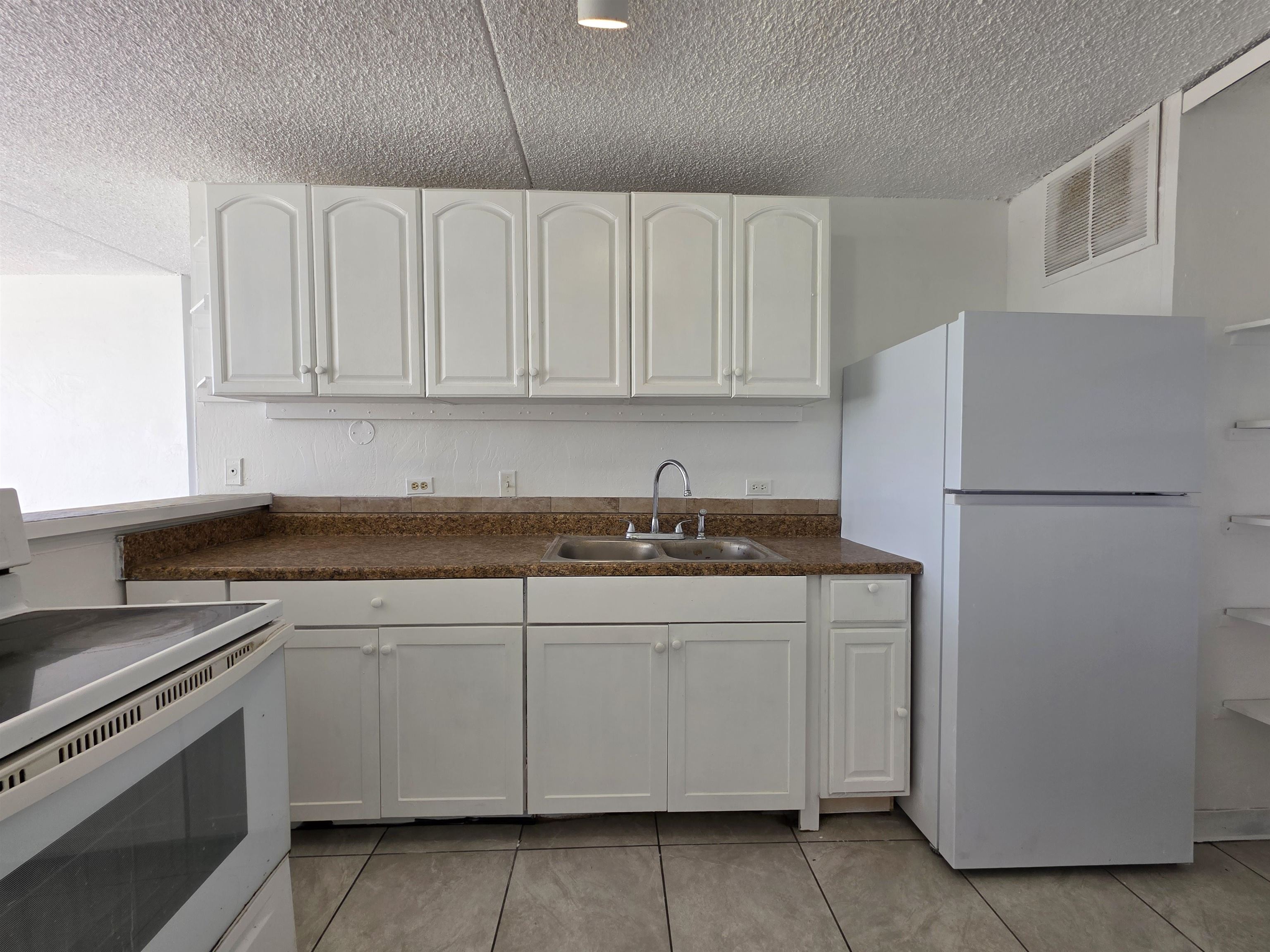 Harbor Lights condo # B306, Kahului, Hawaii - photo 4 of 29