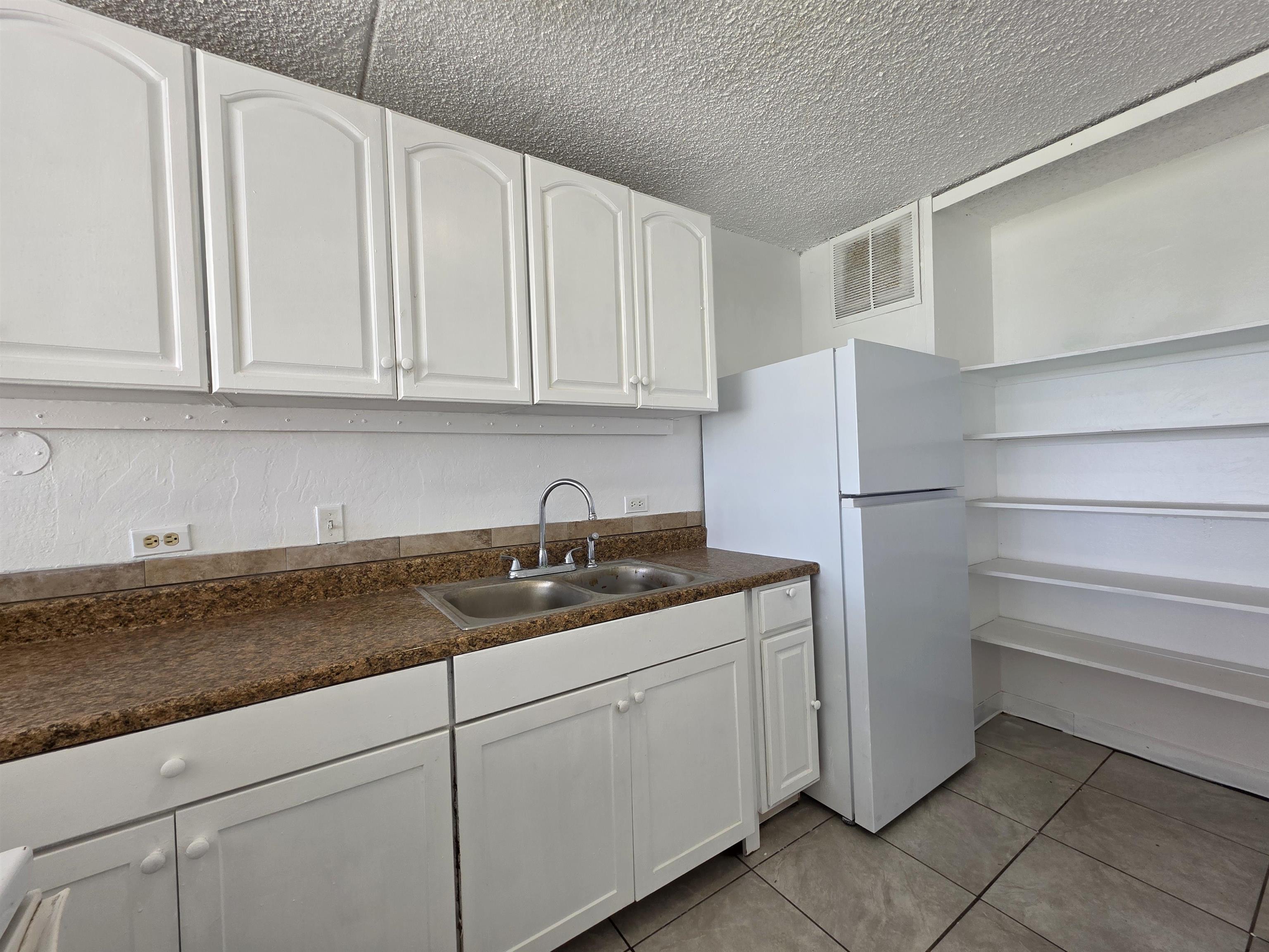 Harbor Lights condo # B306, Kahului, Hawaii - photo 5 of 29