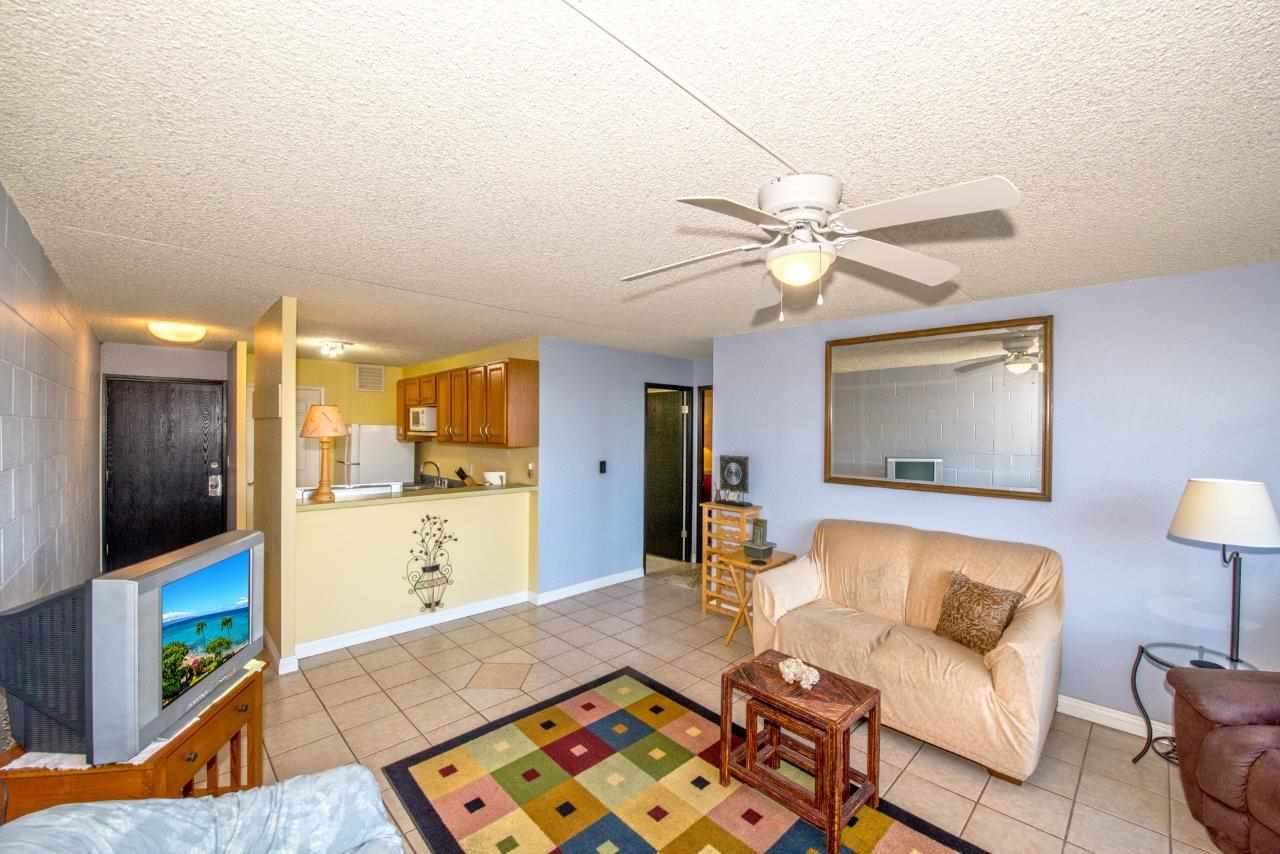 Harbor Lights condo # B316, Kahului, Hawaii - photo 2 of 16