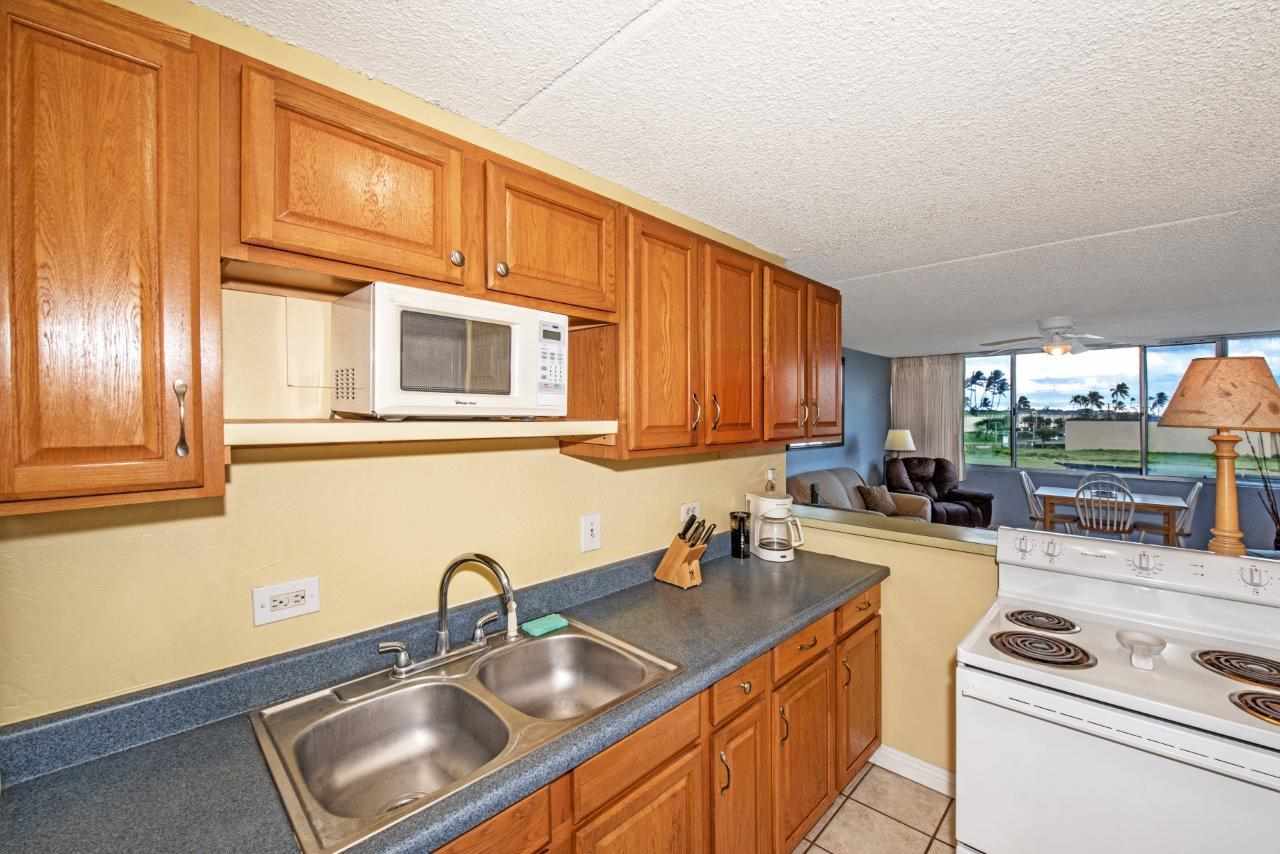 Harbor Lights condo # B316, Kahului, Hawaii - photo 3 of 16