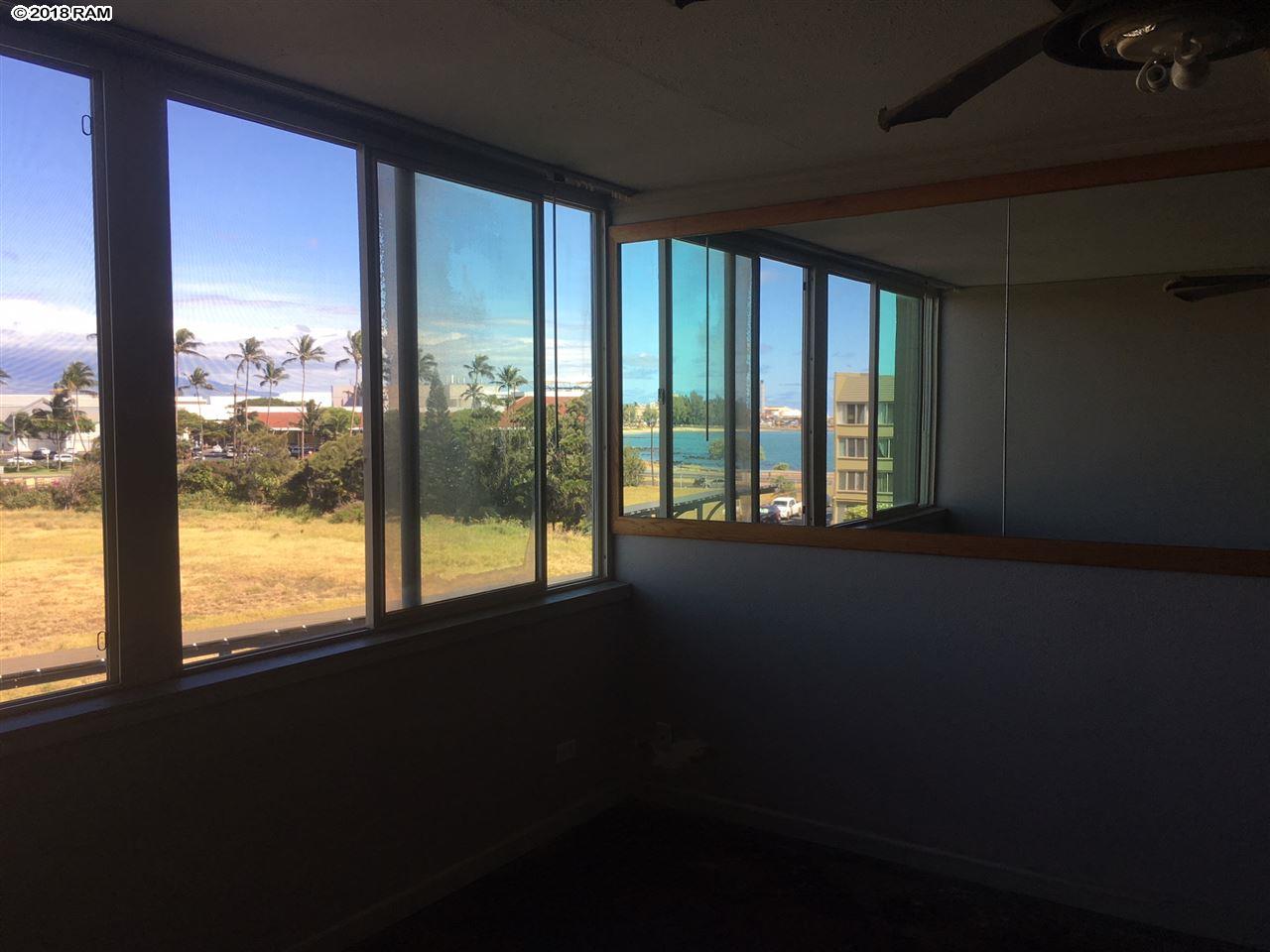 Harbor Lights condo # B402, Kahului, Hawaii - photo 10 of 12