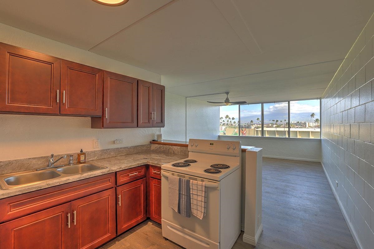 Harbor Lights condo # B404, Kahului, Hawaii - photo 3 of 16