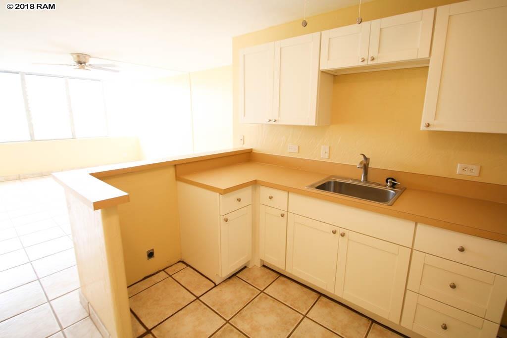 Harbor Lights condo # B406, Kahului, Hawaii - photo 26 of 28