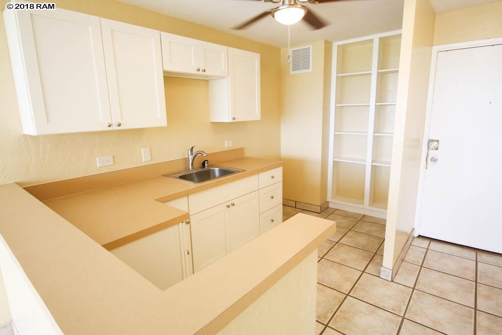 Harbor Lights condo # B406, Kahului, Hawaii - photo 5 of 28