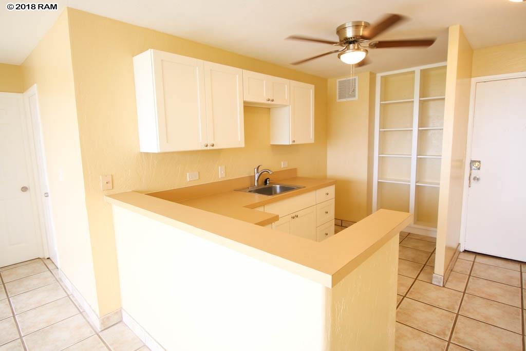 Harbor Lights condo # B406, Kahului, Hawaii - photo 7 of 28