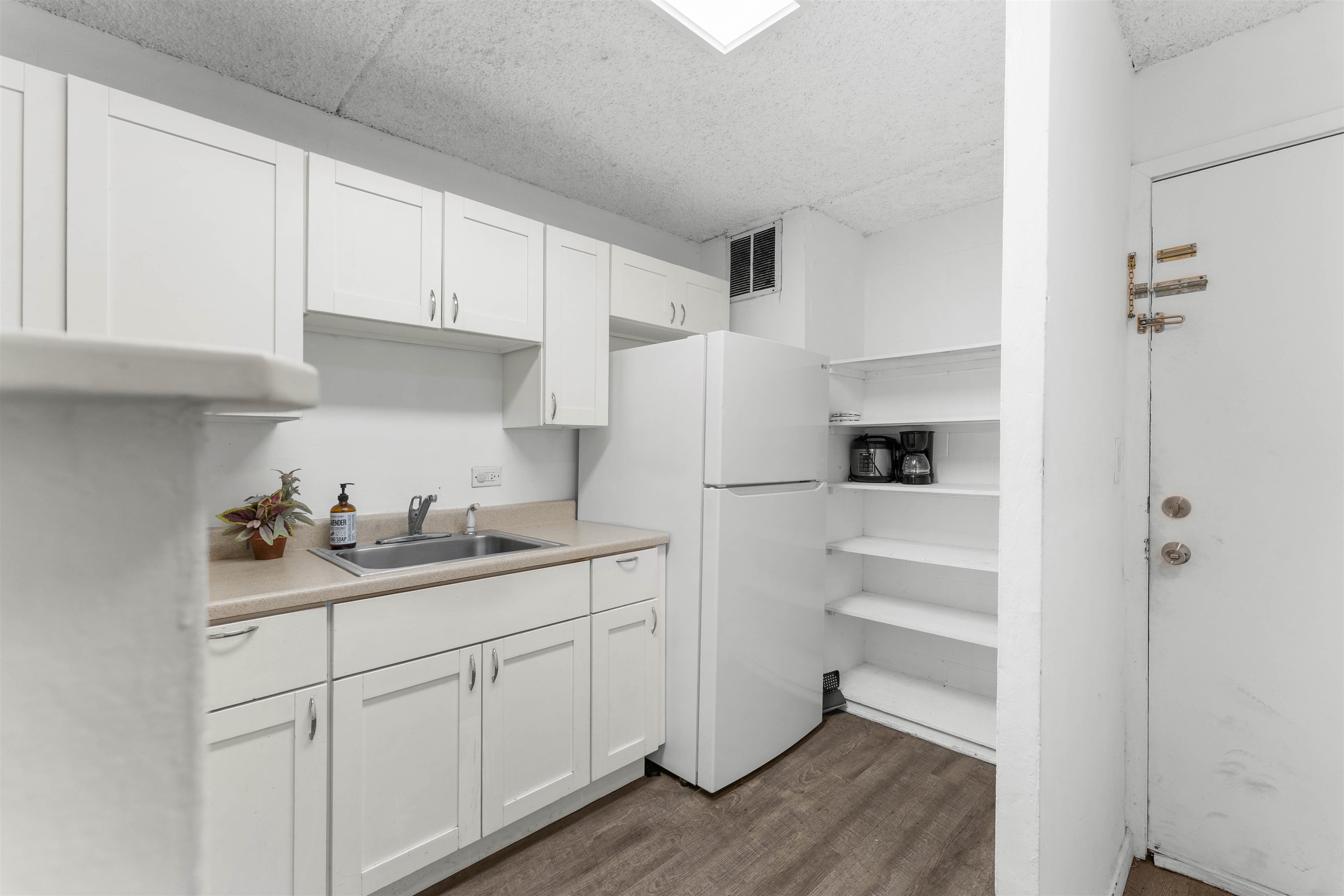 Harbor Lights condo # C102, Kahului, Hawaii - photo 2 of 24