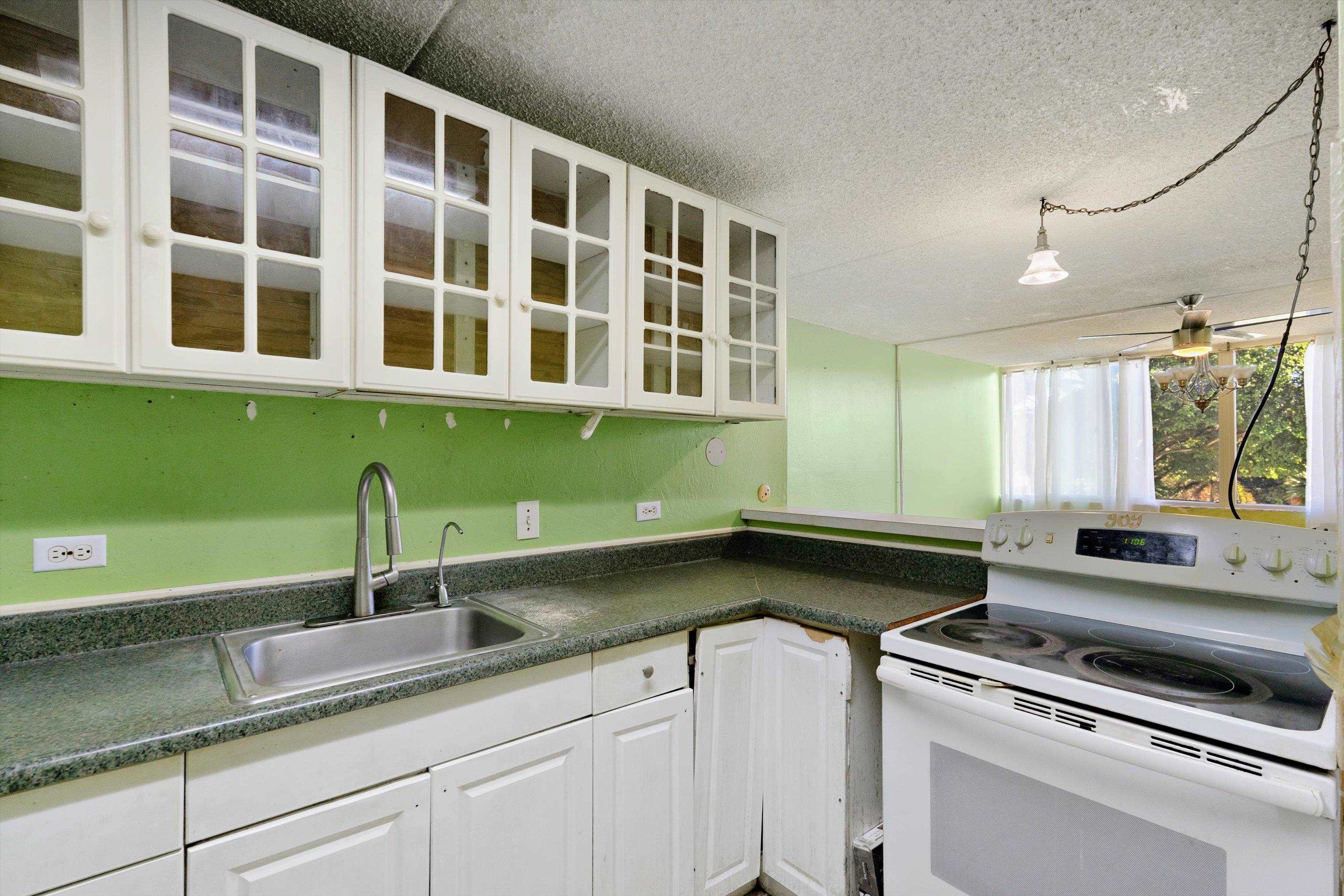 Harbor Lights condo # C-316, Kahului, Hawaii - photo 3 of 36