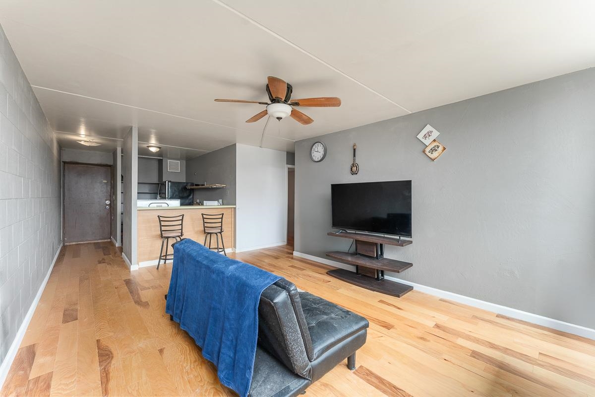 Harbor Lights condo # C-409, Kahului, Hawaii - photo 4 of 24