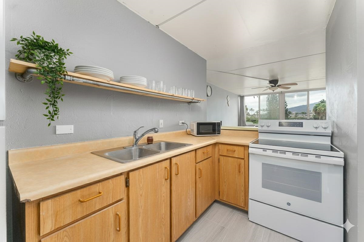 Harbor Lights condo # C-409, Kahului, Hawaii - photo 10 of 24