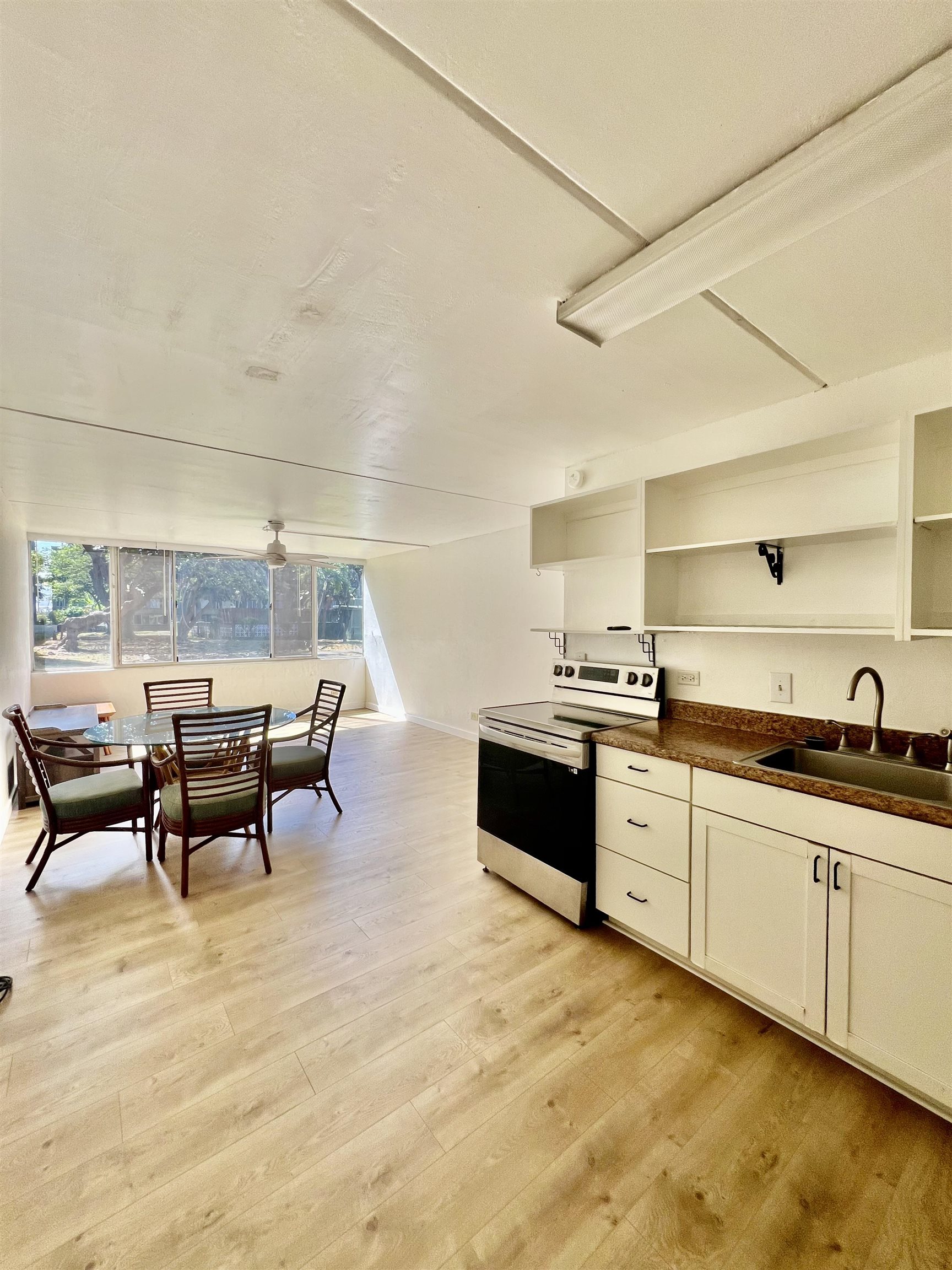 Harbor Lights condo # D117, Kahului, Hawaii - photo 5 of 24
