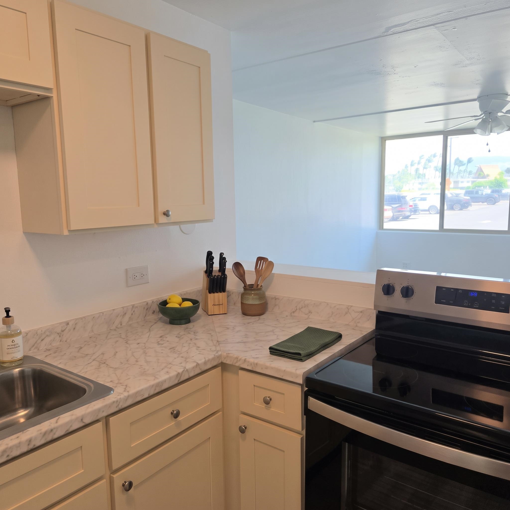 Harbor Lights condo # D-127, Kahului, Hawaii - photo 6 of 20