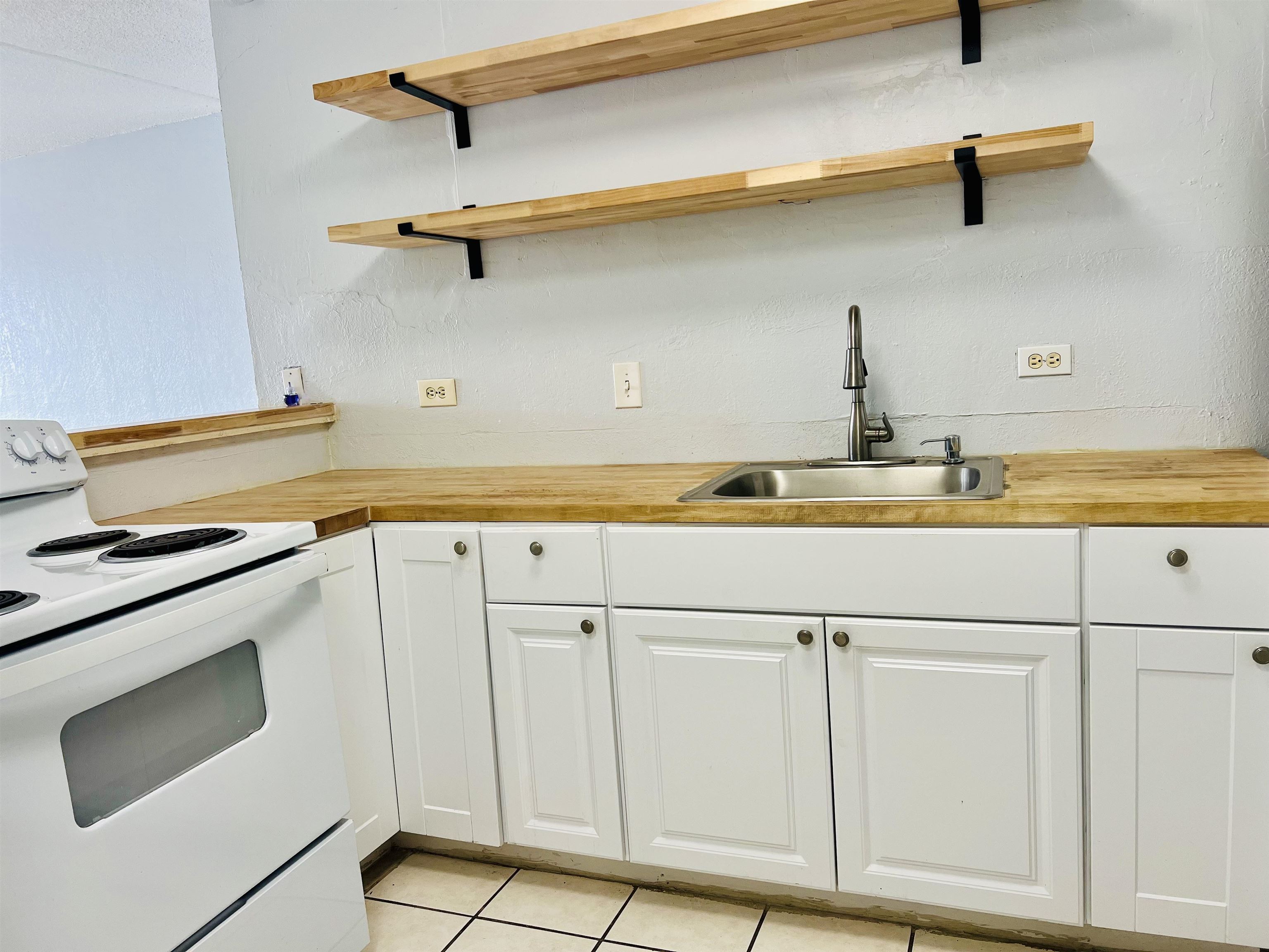 Harbor Lights condo # D225, Kahului, Hawaii - photo 7 of 31