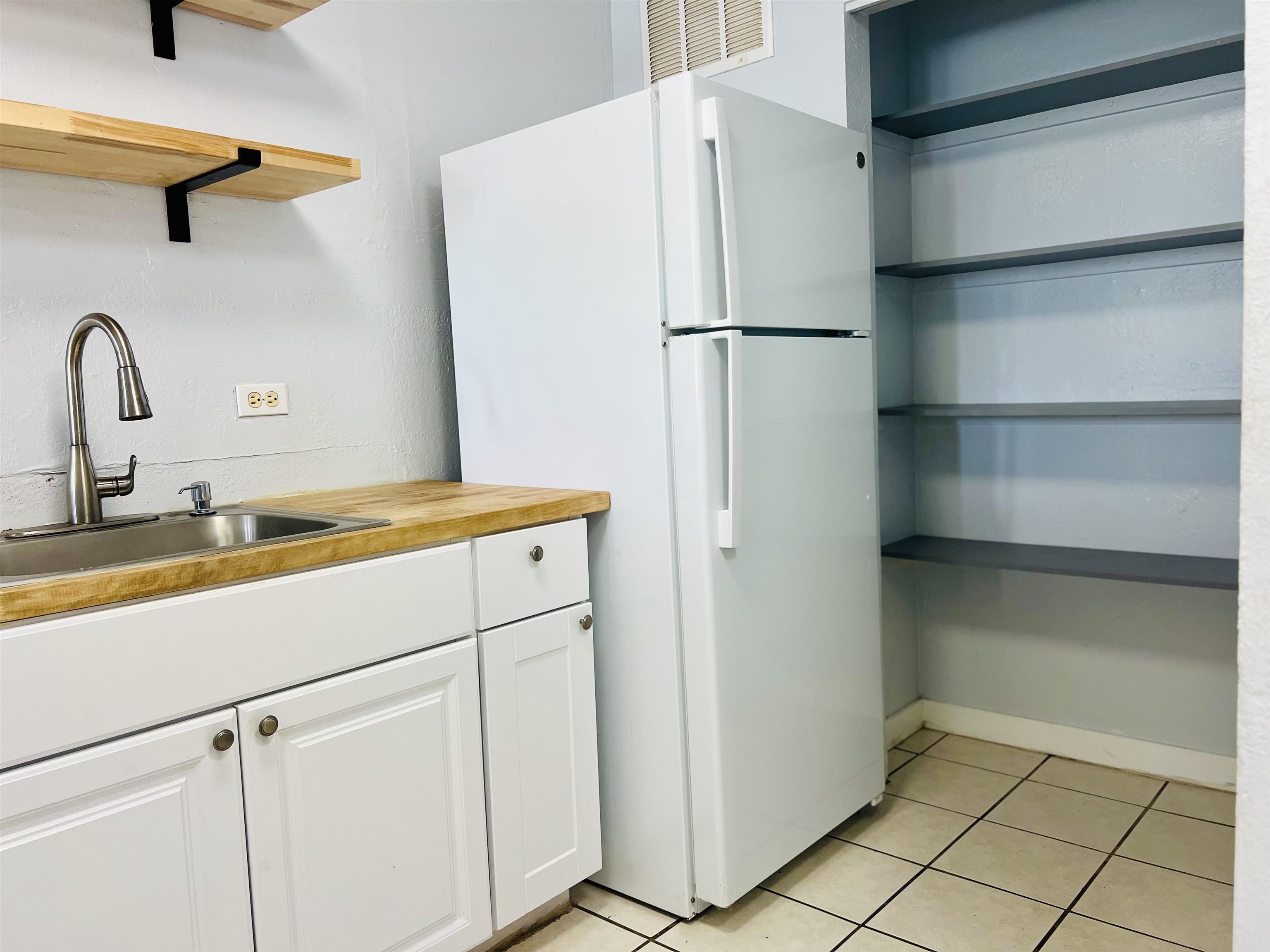 Harbor Lights condo # D225, Kahului, Hawaii - photo 8 of 31