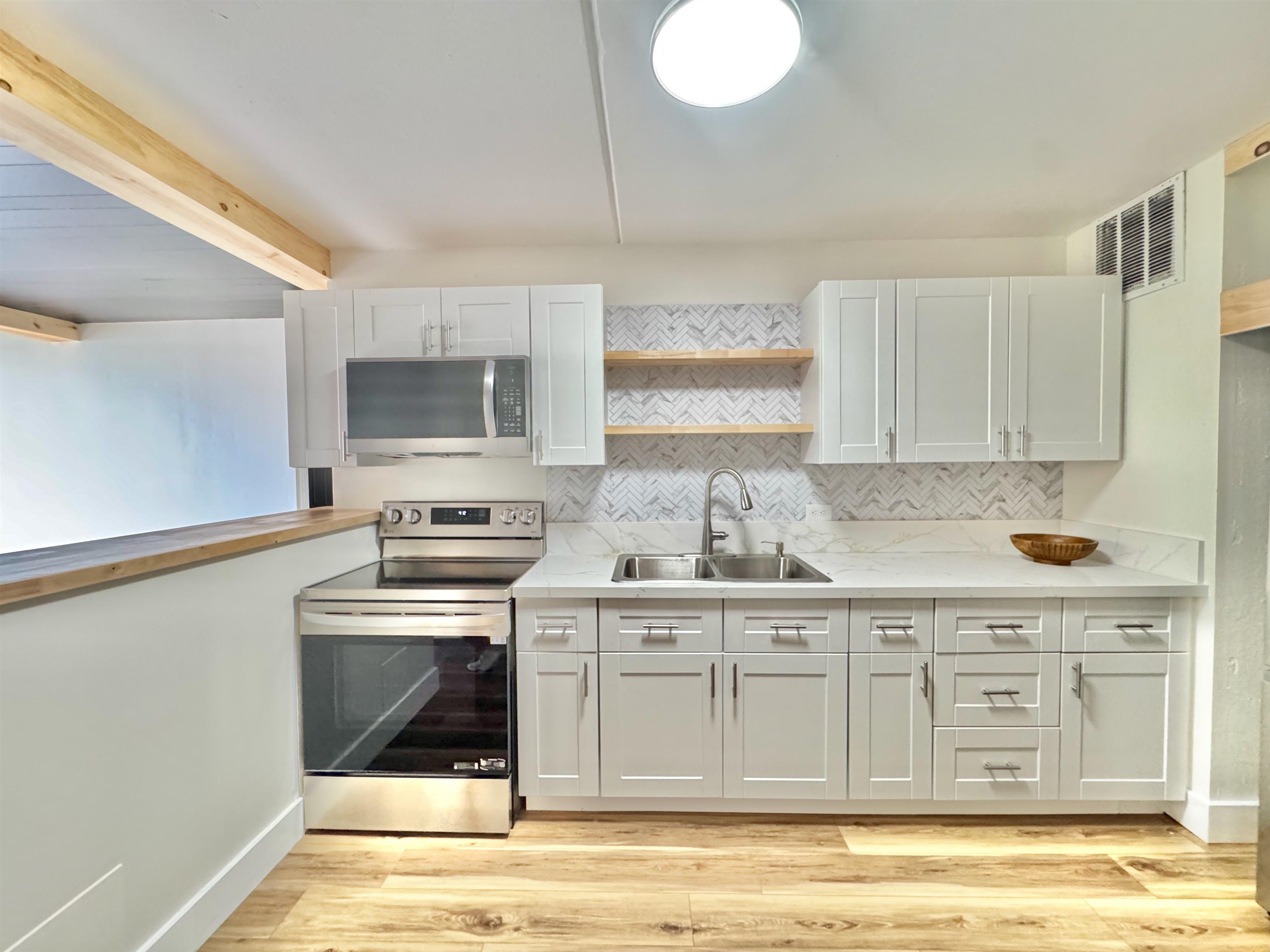 Harbor Lights condo # D-321, Kahului, Hawaii - photo 3 of 29