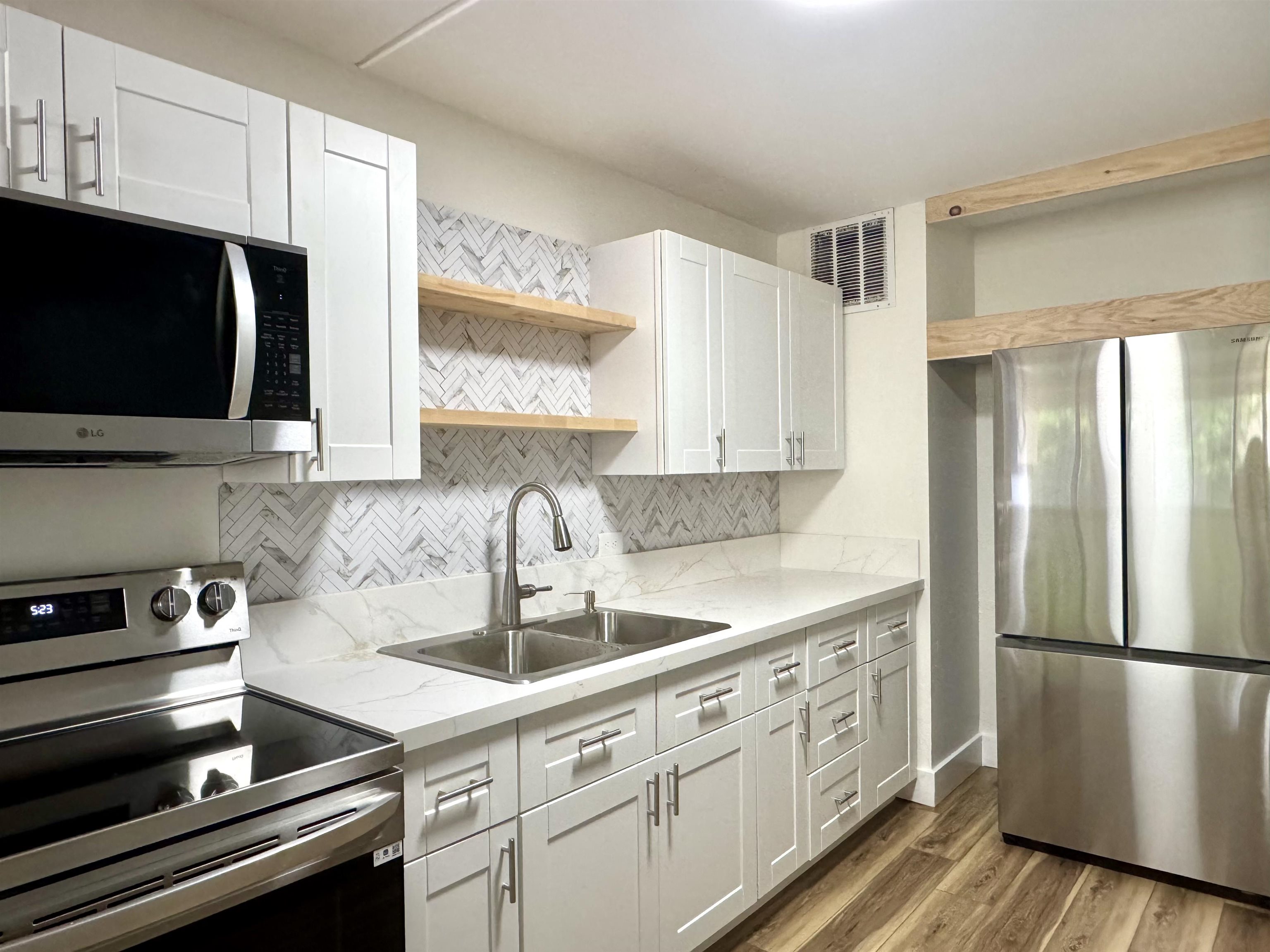 Harbor Lights condo # D-321, Kahului, Hawaii - photo 4 of 29