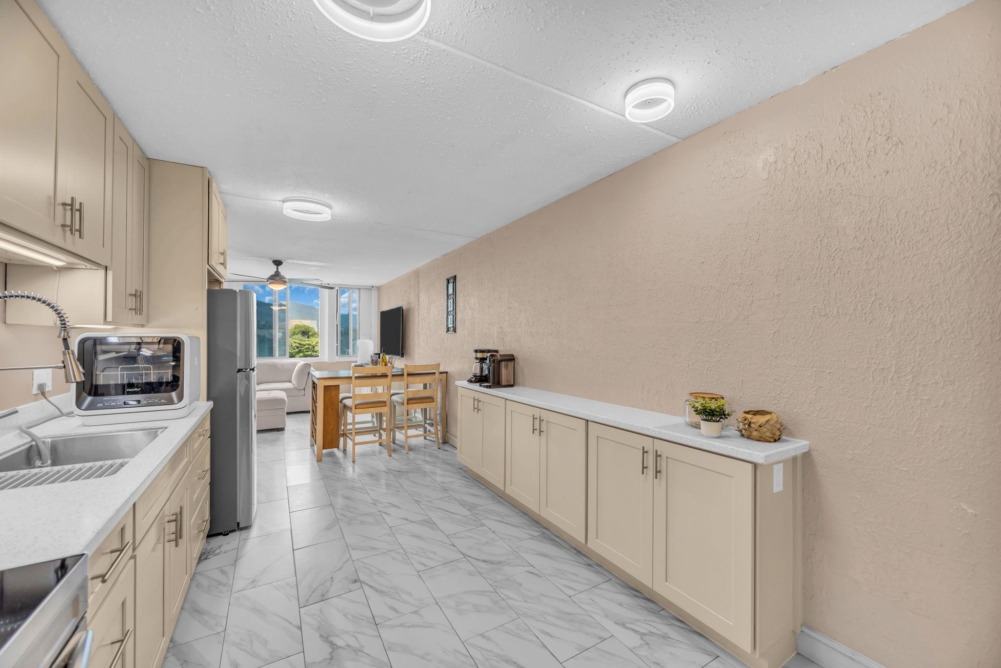 Harbor Lights condo # D402, Kahului, Hawaii - photo 2 of 35