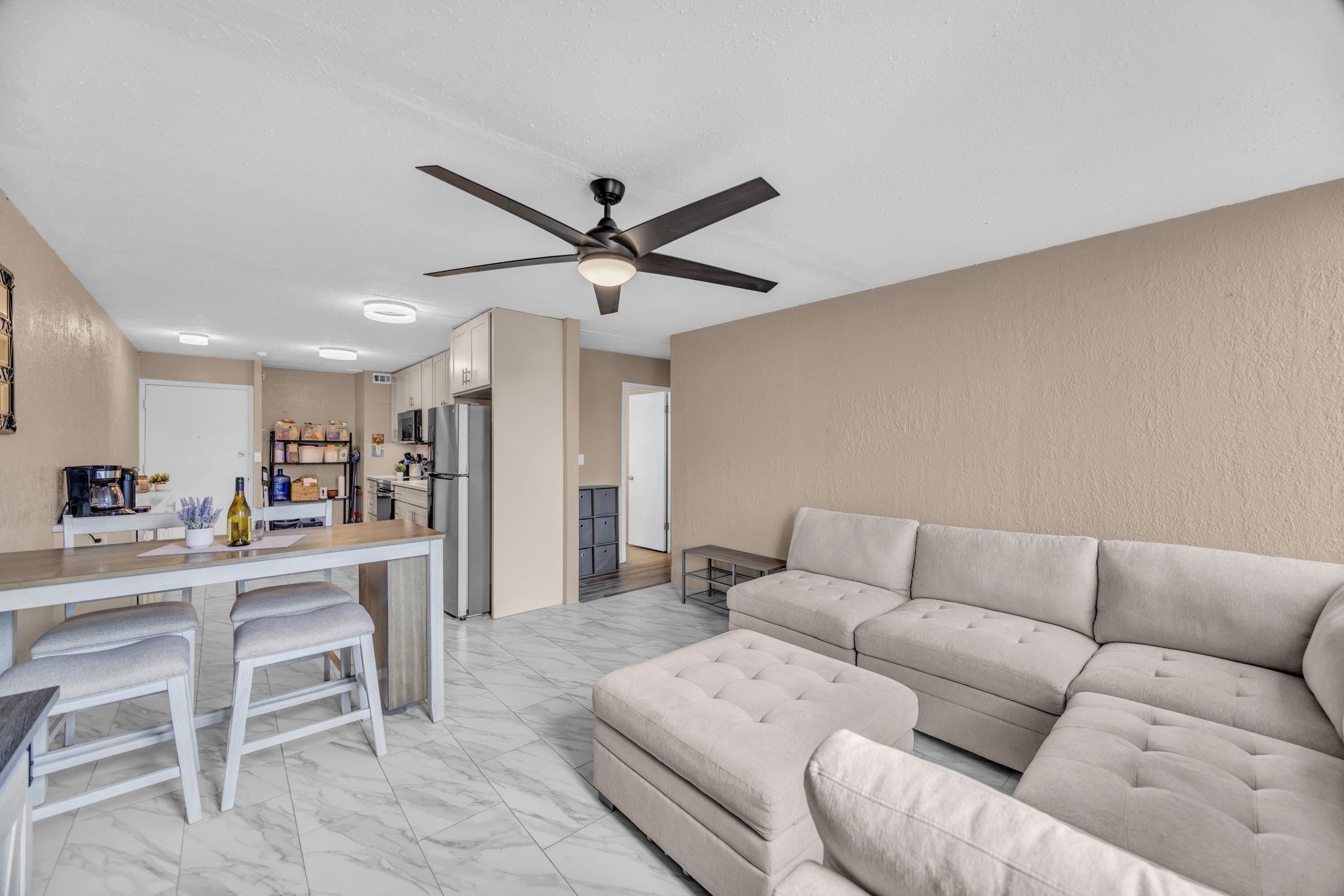 Harbor Lights condo # D-402, Kahului, Hawaii - photo 11 of 27