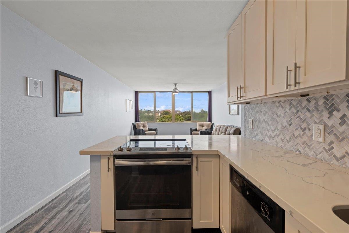 Harbor Lights condo # D 412, Kahului, Hawaii - photo 23 of 37