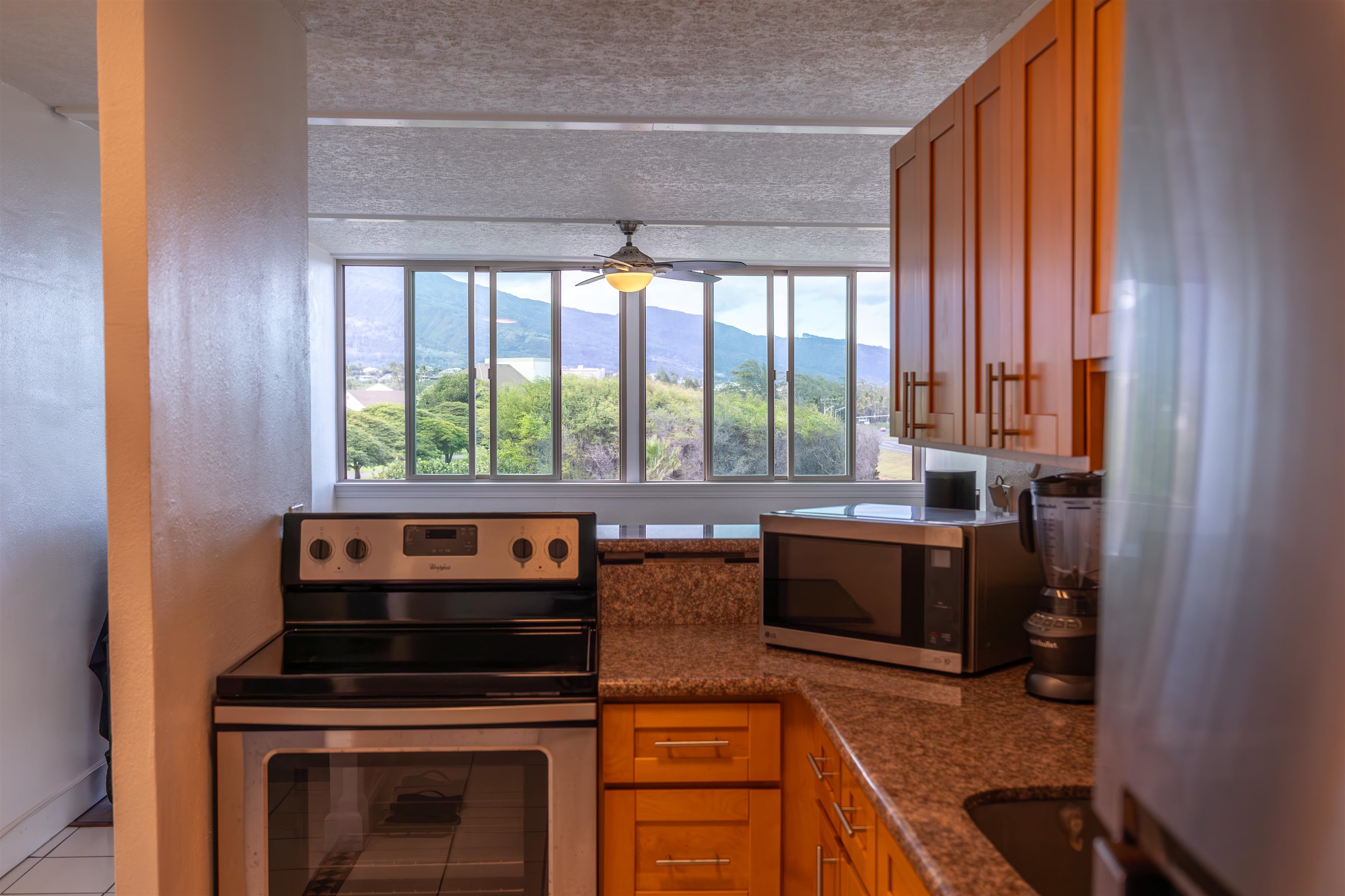 Harbor Lights condo # D420, Kahului, Hawaii - photo 7 of 23