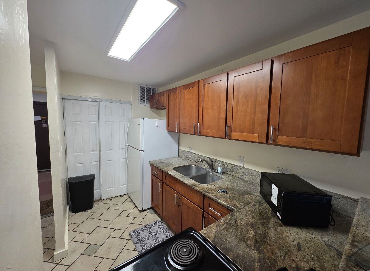 Harbor Lights condo # C305, Kahului, Hawaii - photo 4 of 12