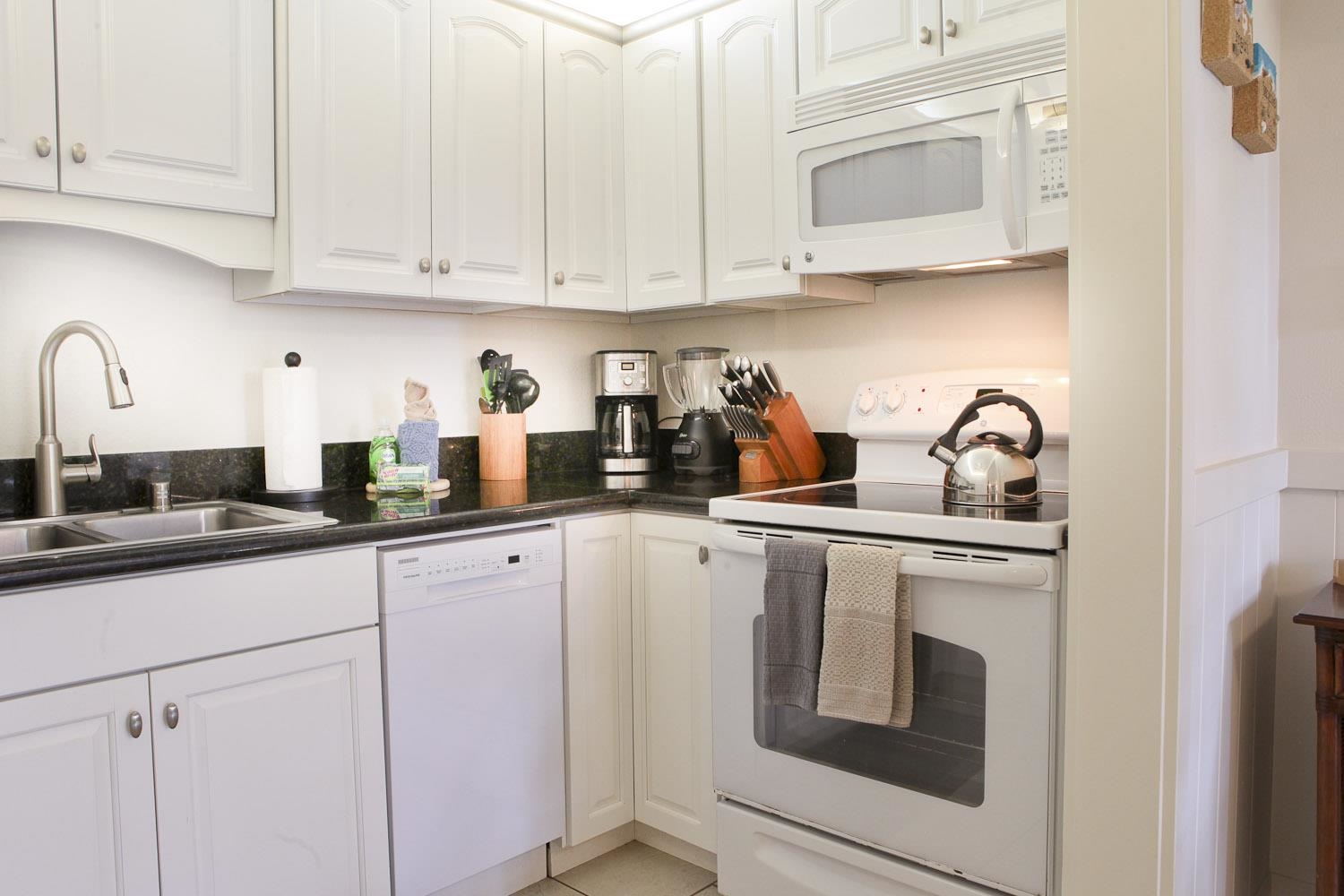 Kihei Sands condo # A3, Kihei, Hawaii - photo 6 of 21