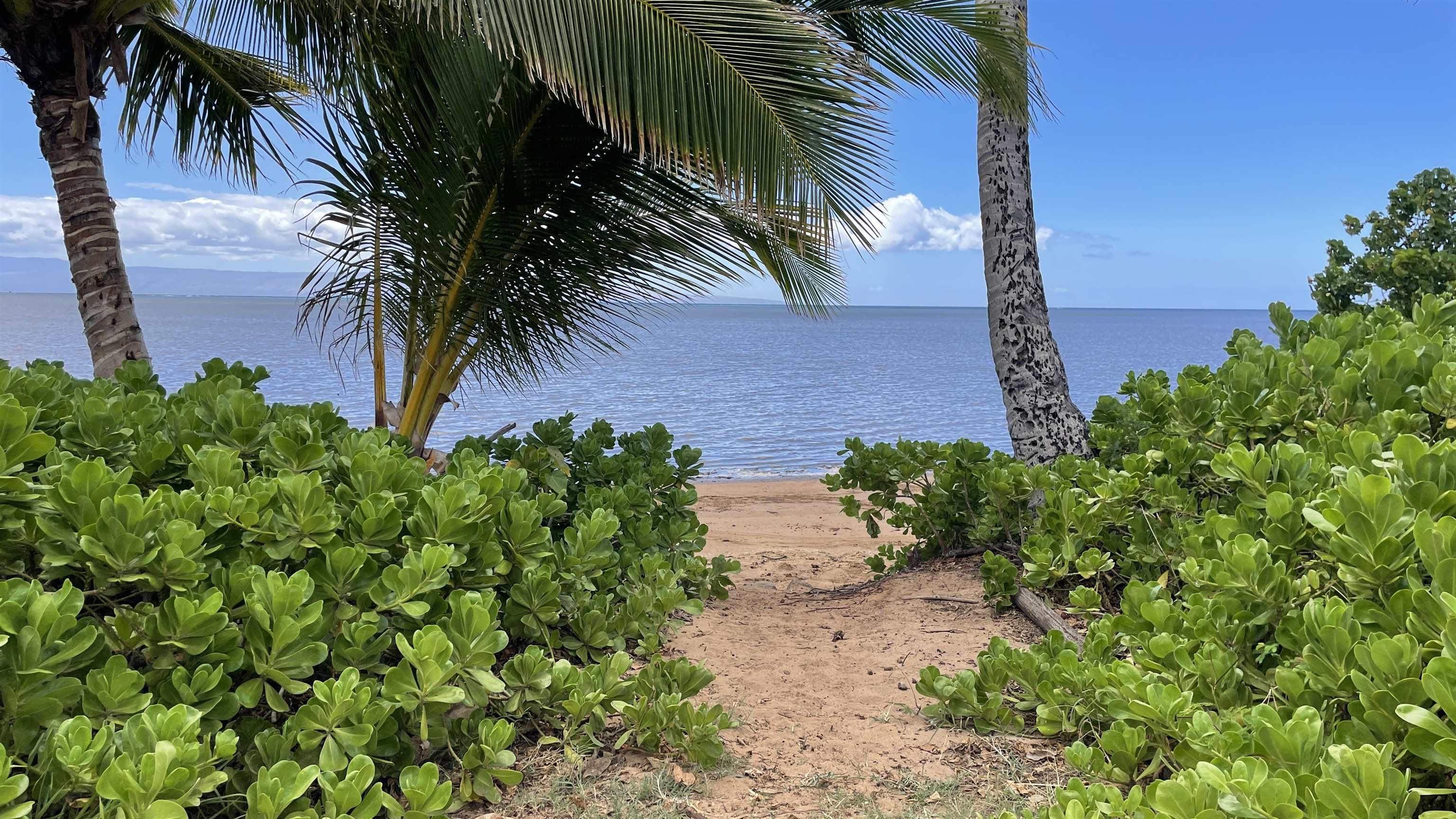 120 Beach Pl , Kaunakakai, Hi 96748 Beachfront living! Kaunakakai