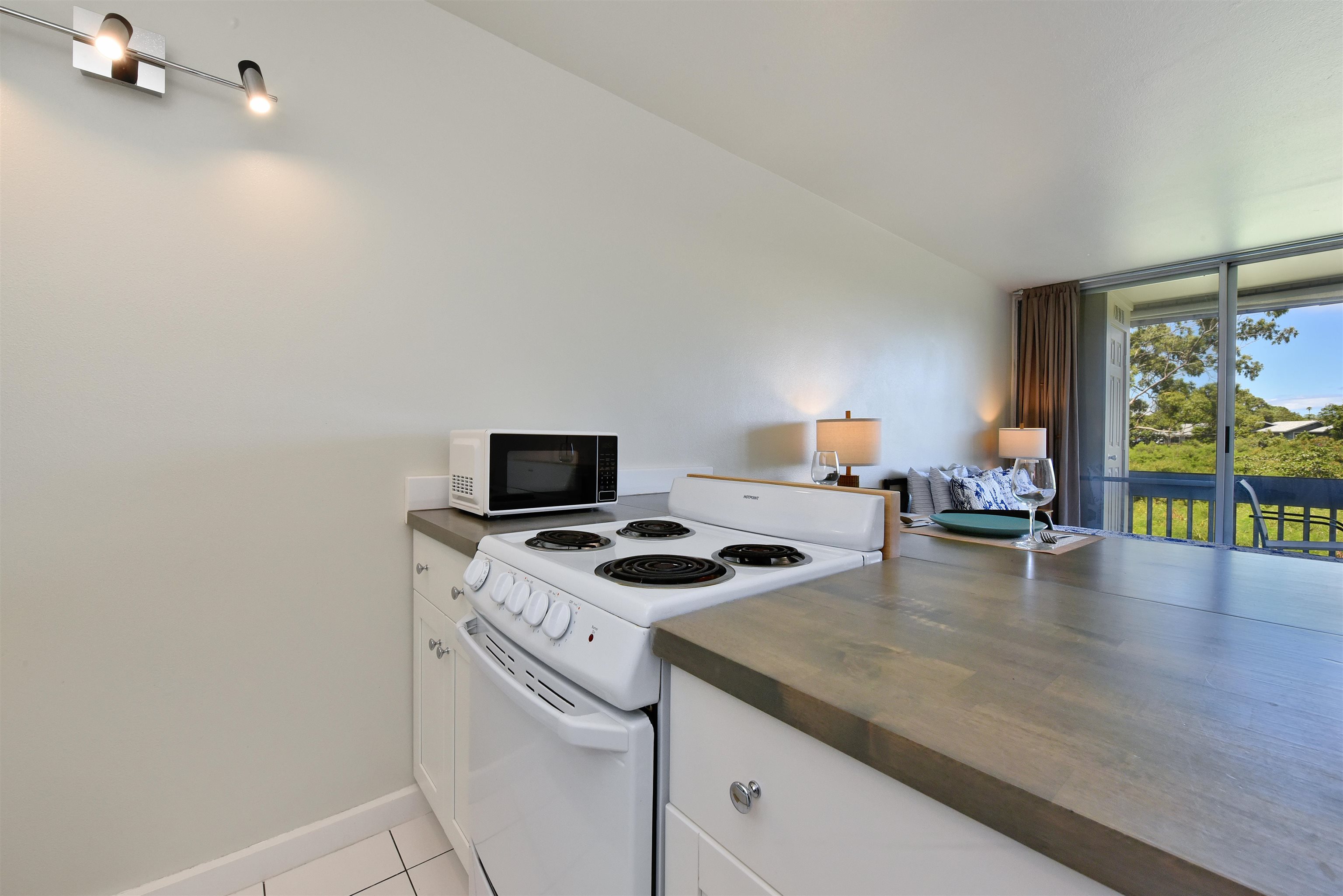 Napili Ridge condo # 16 E, Lahaina, Hawaii - photo 29 of 44