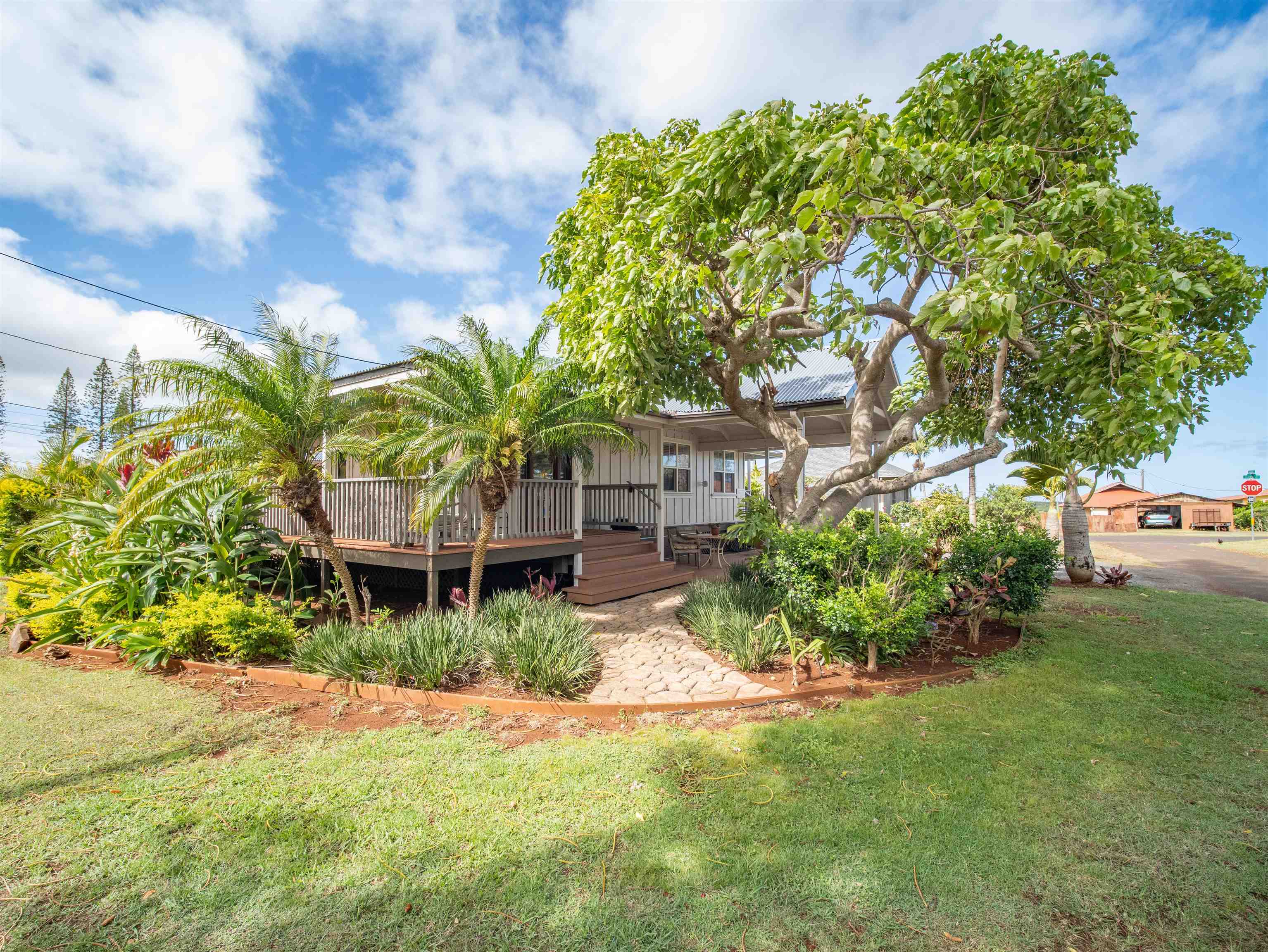 1215  Jasmine Dr , Lanai home - photo 2 of 38