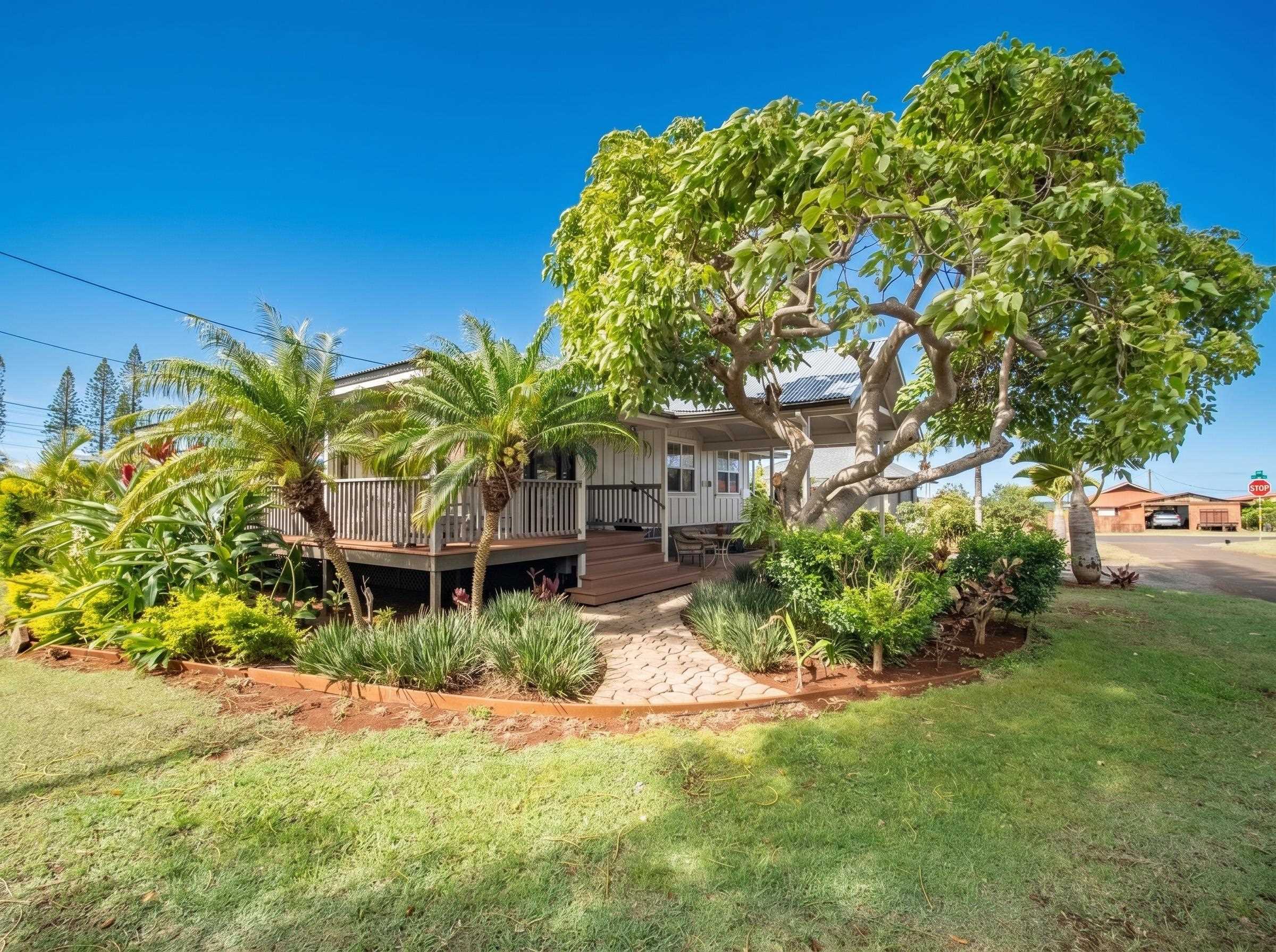 1215  Jasmine Dr , Lanai home - photo 2 of 38
