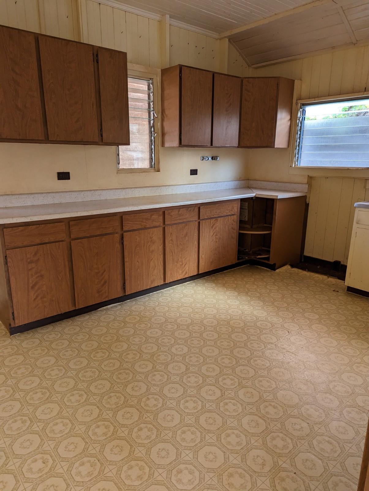 1228  Houston St , Lanai home - photo 2 of 9