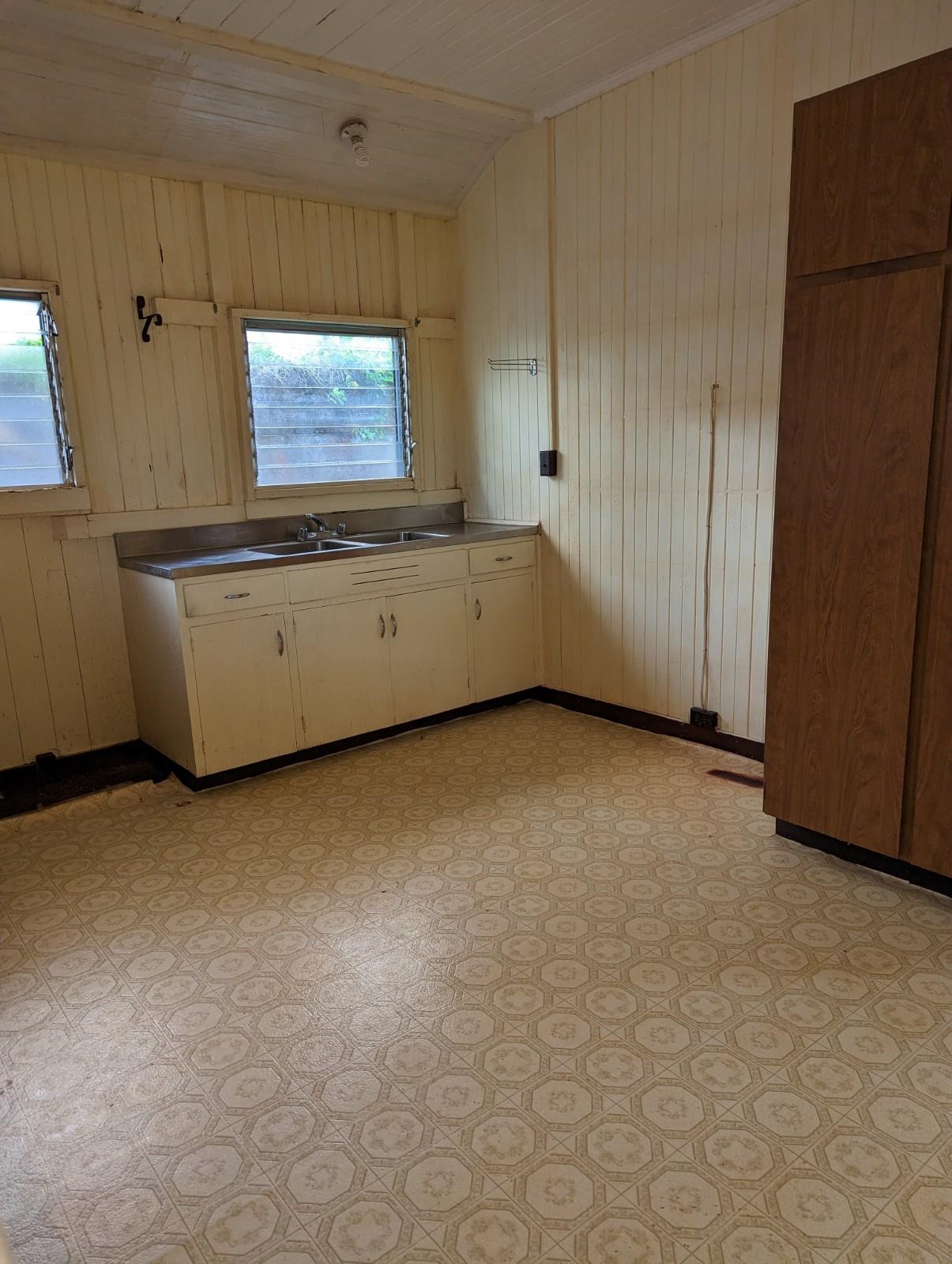 1228  Houston St , Lanai home - photo 3 of 9