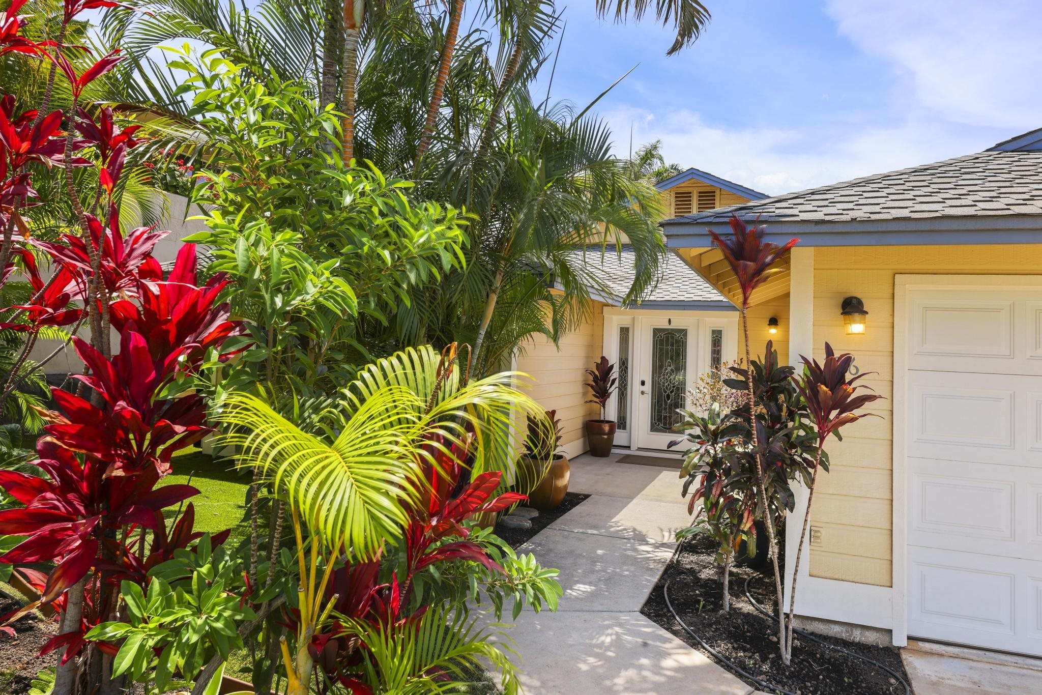 126  Ponana St South Maui, Kihei home - photo 2 of 50