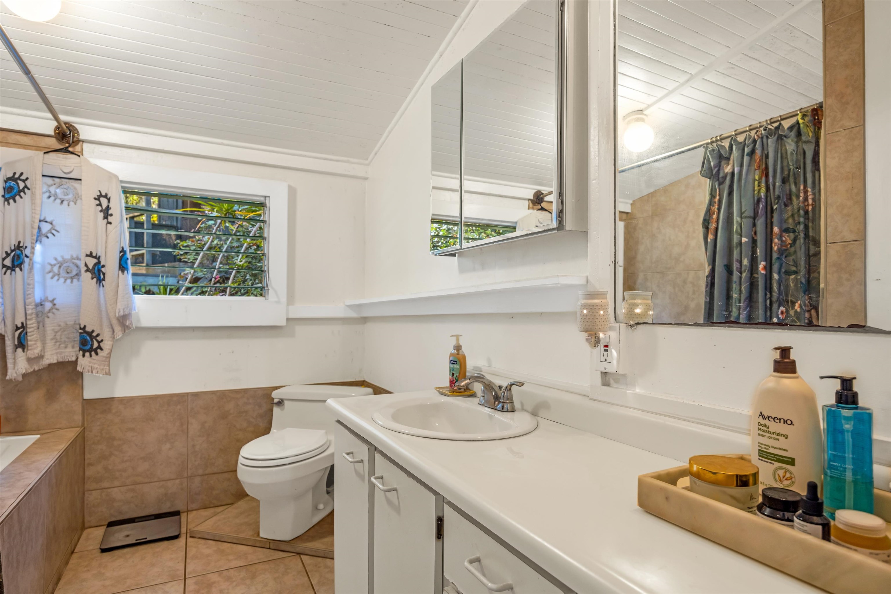 1260  Makawao Ave Makawao Town, Makawao/Olinda/Haliimaile home - photo 13 of 35