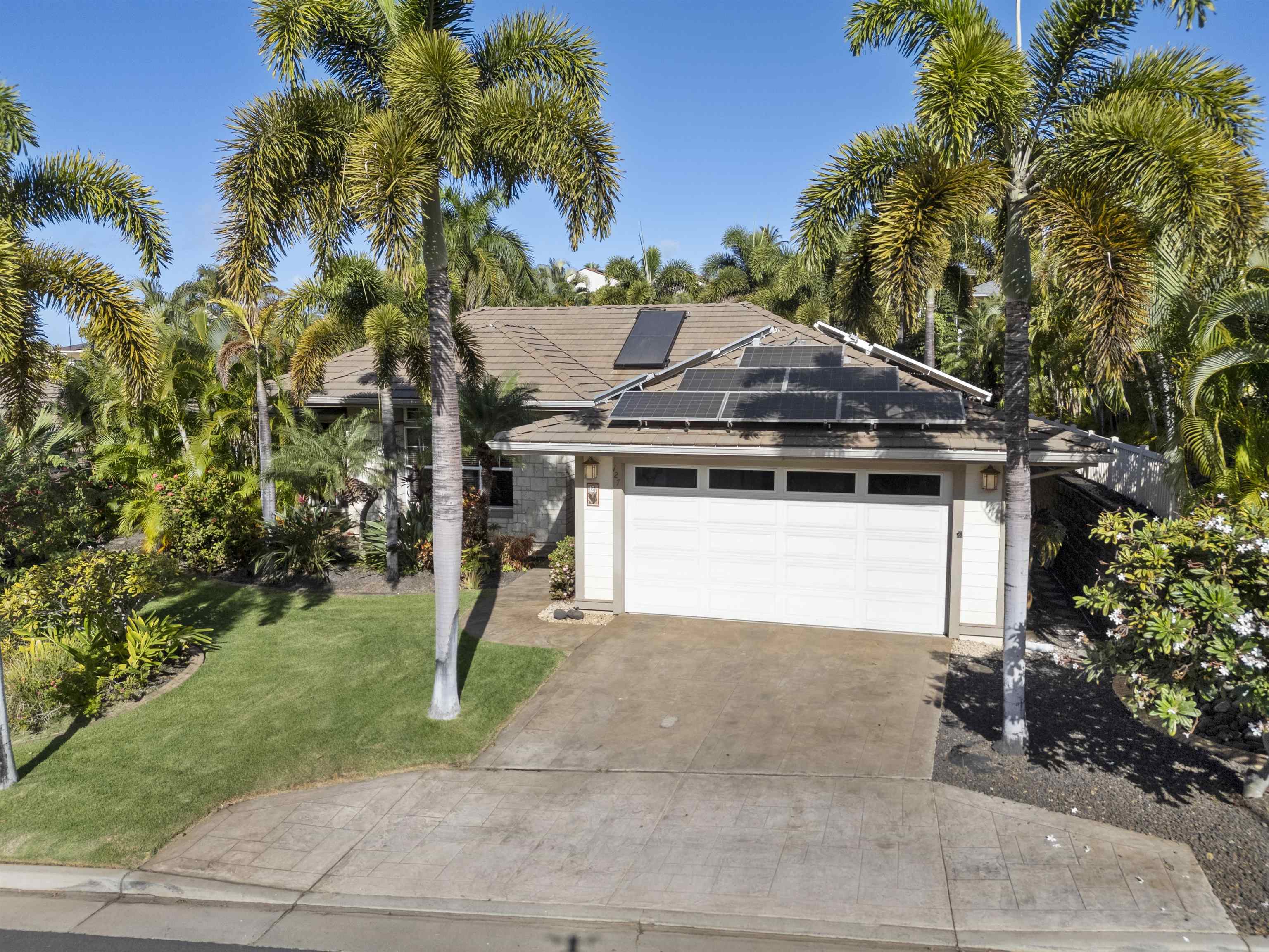 127  Ahekolo St South Kihei, Kihei home - photo 2 of 26