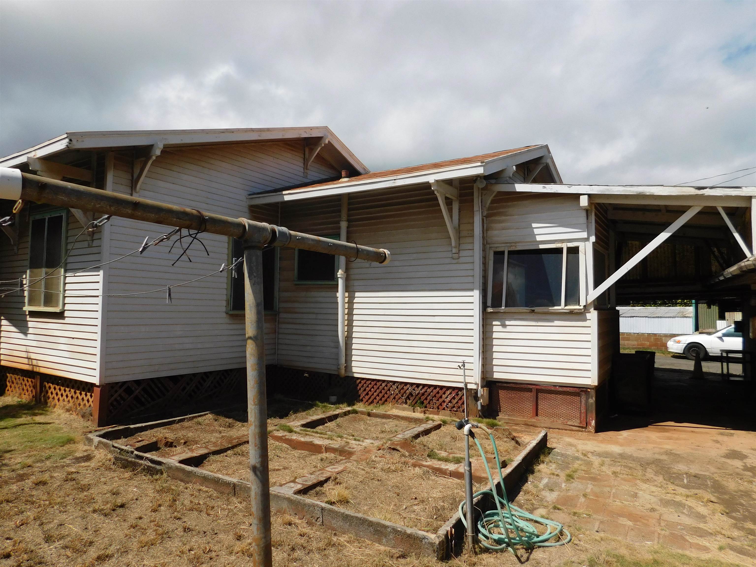 128  Mission St , Wailuku home - photo 5 of 11