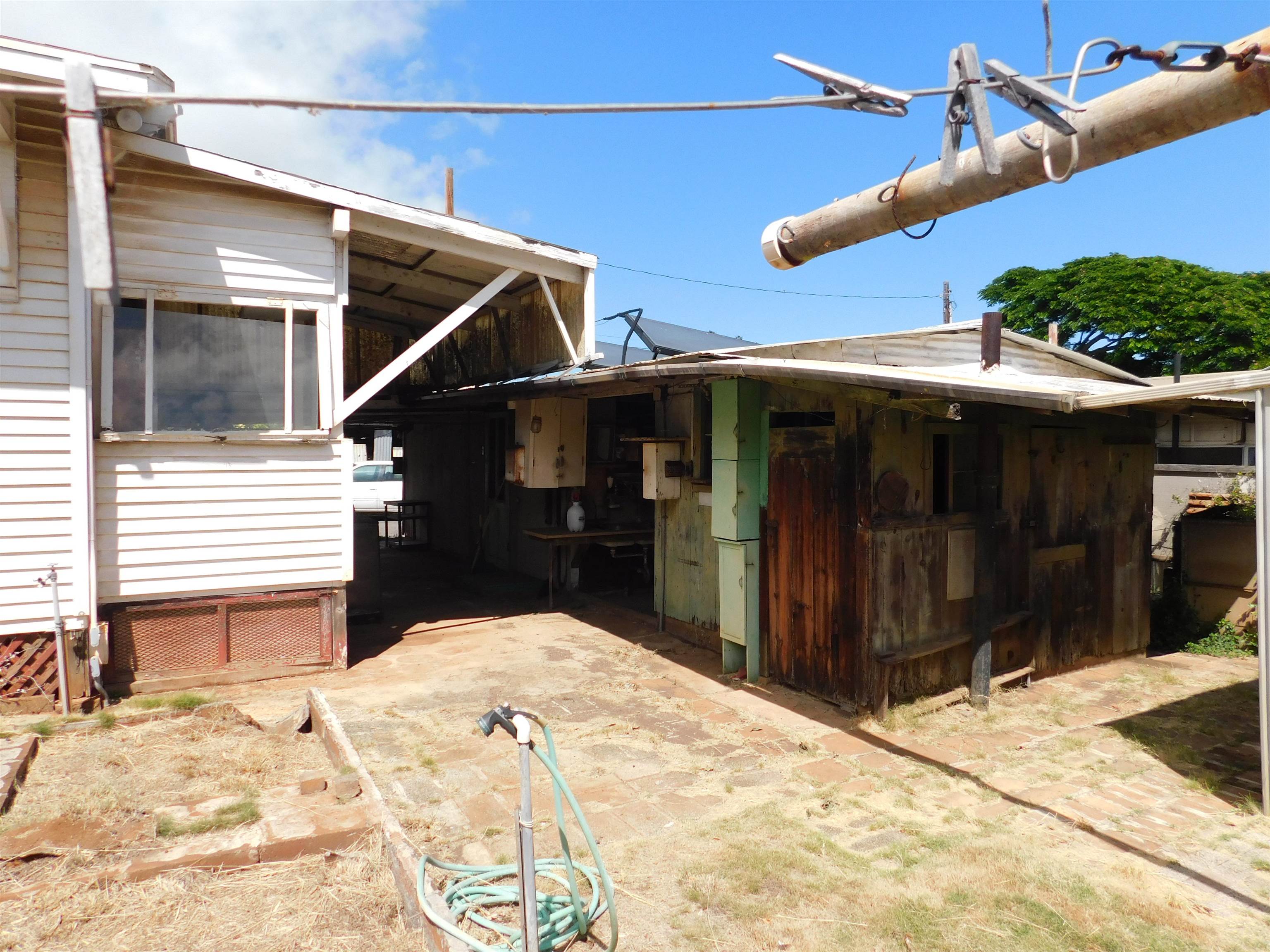 128  Mission St , Wailuku home - photo 6 of 11