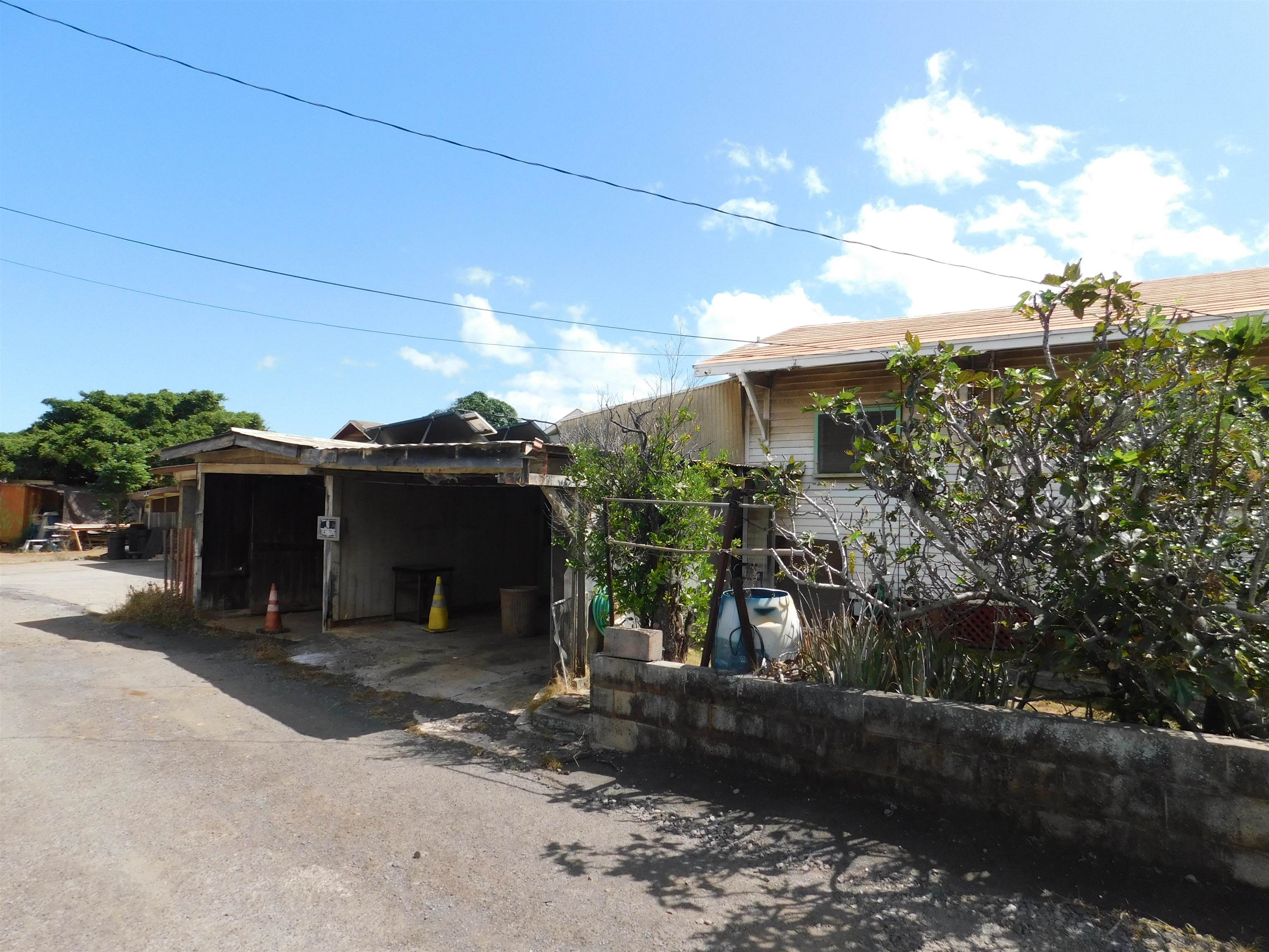 128  Mission St , Wailuku home - photo 7 of 11