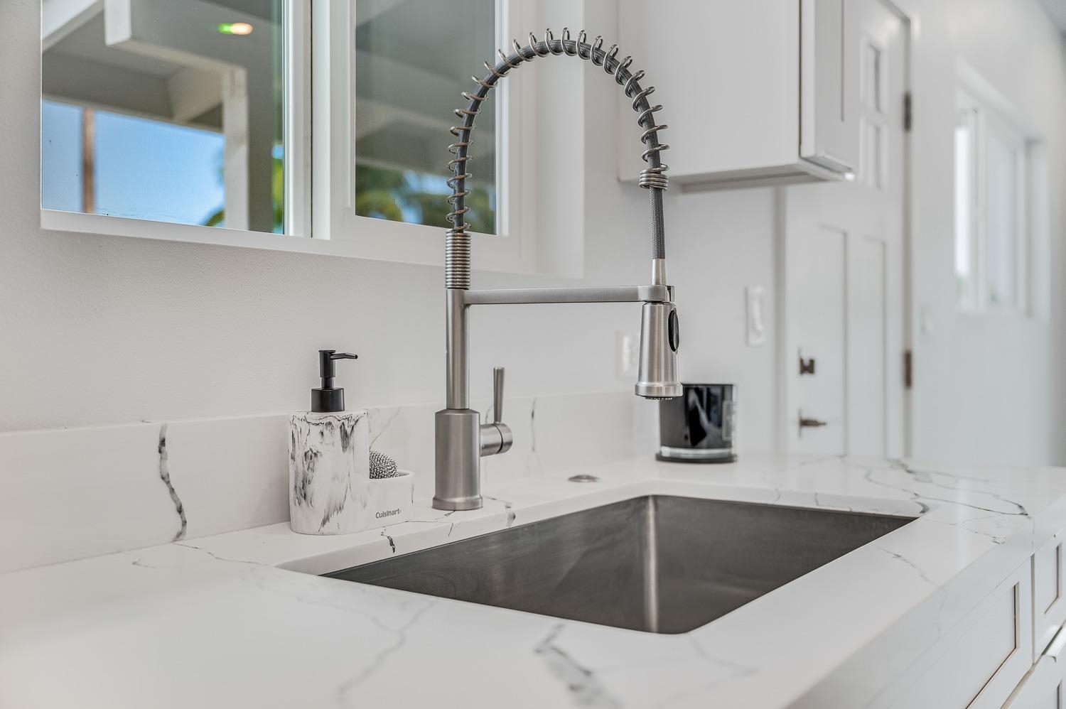 130  Kuhuoi St , Kahului home - photo 8 of 50