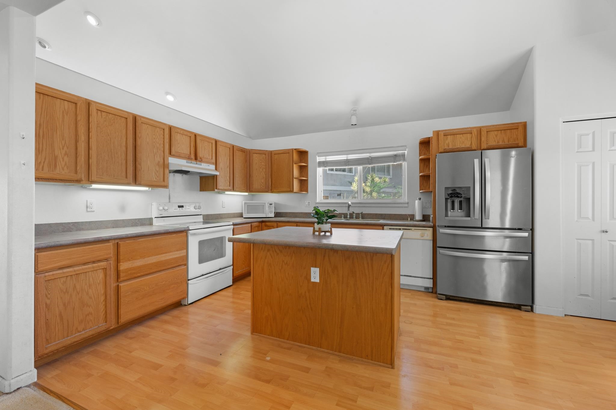 1353  Kakae Pl , Wailuku home - photo 14 of 50