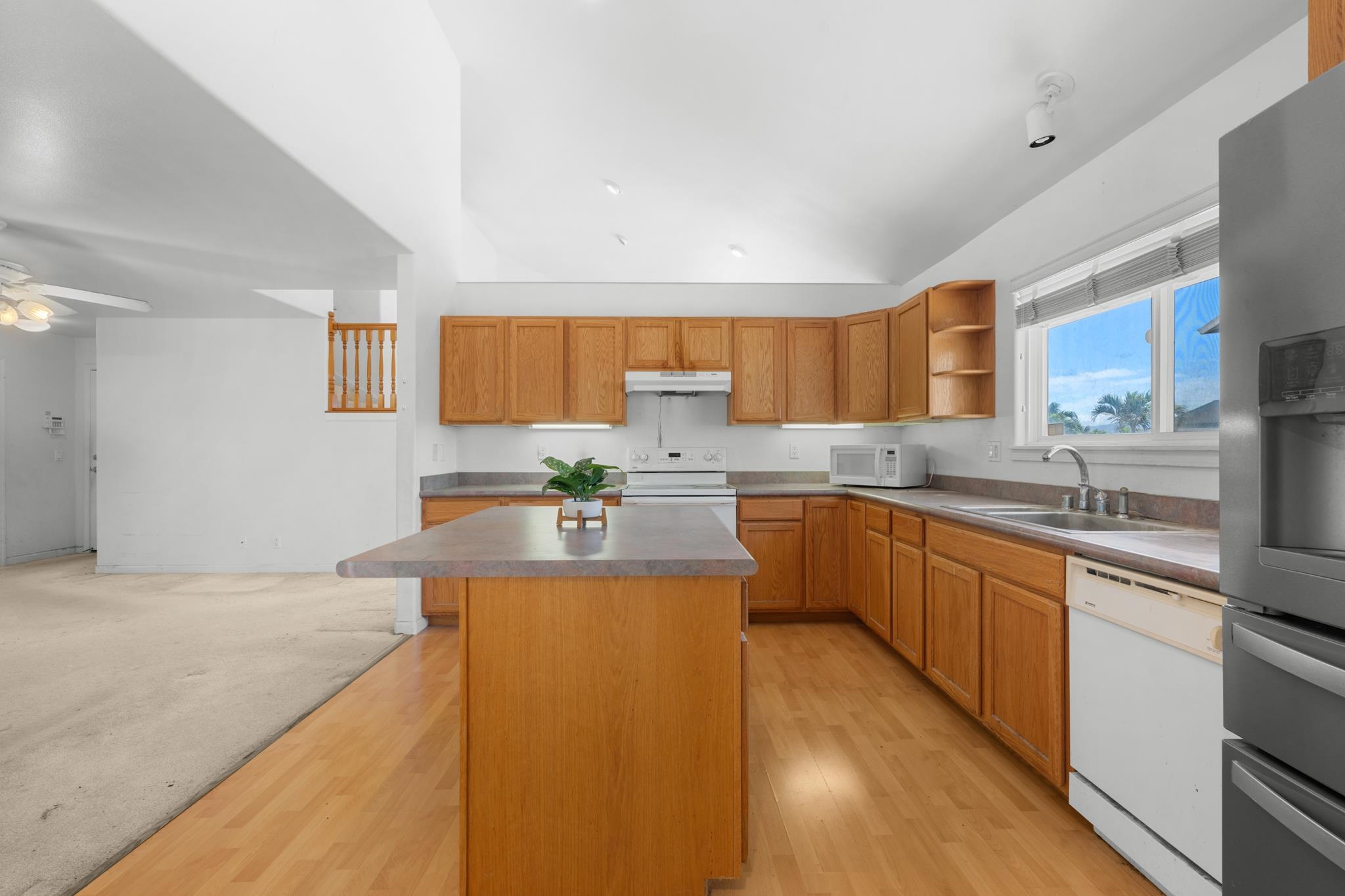 1353  Kakae Pl , Wailuku home - photo 15 of 50